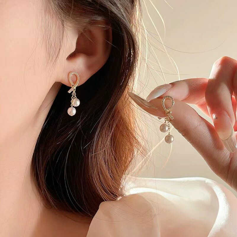 パールピアス レディース 小さめ ホワイト パール プチプラ 人気 揺れる 可愛い 両耳 ジュエリー 高見え プレゼント ギフト 二連パール トレンド