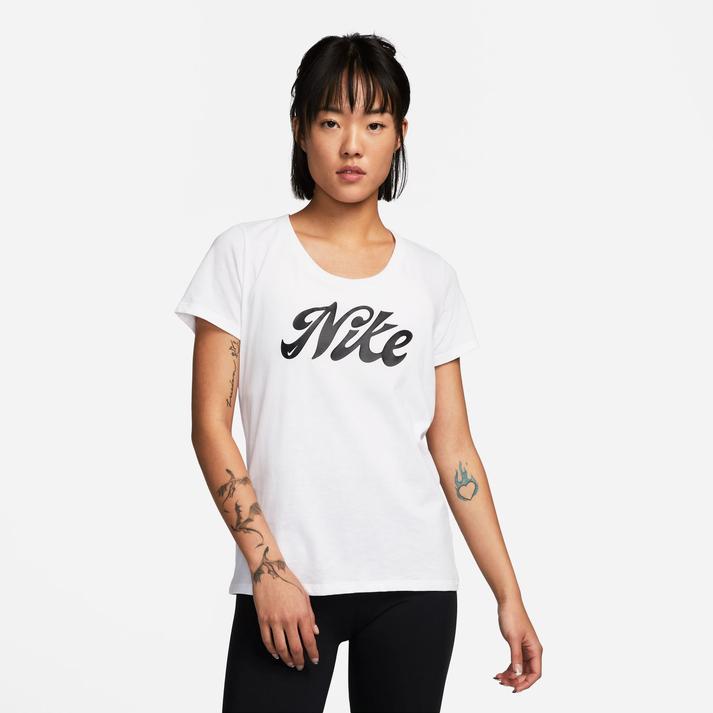 レディース 【NIKE】 ナイキ W TEE SCRIPT ショートスリーブ FD2987 100WHITE/BLACK 1