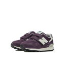 ベビー 【NEW BALANCE】 ニューバランス 12-165IO313JE(W) IO313 IO313JE PURPLE(JE) 【ご注意】こちらの商品は弊社実店舗からも集約(入荷)するため、「靴箱の破損、色あせ、プライス貼付、剥がし跡」「靴箱内の包装用紙破れ、商品タグなどが無い状態」「履きジワやボンドの付着、若干のシミ、汚れ」が生じる場合がございます。また、正規の靴箱が著しく破損している状態時には代替の靴箱を使用する場合もございます。尚、弊社実店舗から集約しました商品は検品を行って販売可能な商品をご案内致しております。その為、商品の状態の指定はできませんので予めご了承下さい。※こちらの商品につきましては下記ご利用ガイドをご確認下さい。■ご利用ガイド 子どもの足の成長をサポートする機能を満載したKidsモデル「313」を、環境にやさしいエコな材料で仕上げた新色。心地よいクッション性を発揮するC-CAPミッドソール、安定した歩行を支えるCR一体型シャンク、グリップ性と軽量性に優れたブローンラバーアウトソール、脱ぎ履きしやすい面ファスナーを採用。反射材による名前入れスペースも踵部に備えた1足。 サイズ目安はこちら 【サイズ目安】(個人差がございますので、あくまでも目安とお考え下さい。)このシューズの作りは標準です。素材=人工皮革（=合成皮革）・合成繊維 【ご購入前に必ずこちらをご確認ください。 】 [ABCMART][ABCmart][abcmart][ABCマート][abcマート][エービーシーマート][エービーシー][エービーシー マート][バーゲン]