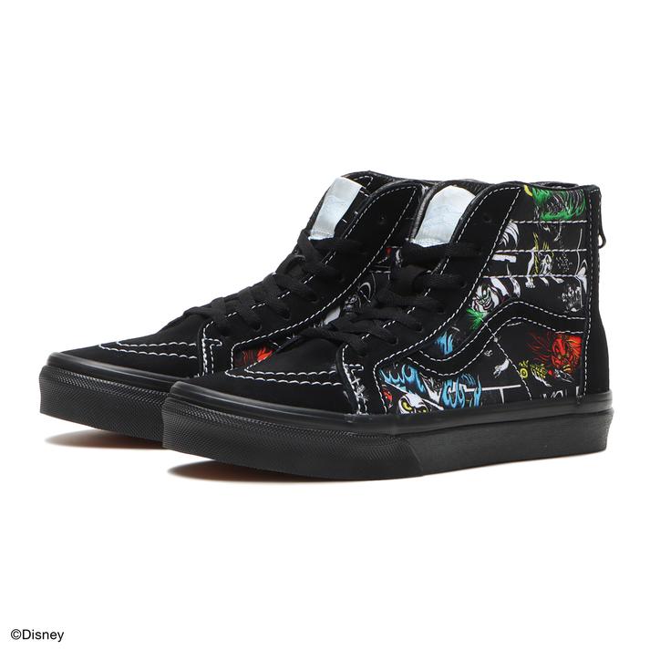 ≪VANS｜Disney COLLECTION≫キッズ 【VANS】 ヴァンズ SK8-HI ZIP スケートハイジップ VN0005VSBMB DIS VILLAINS 【ご注意】こちらの商品は弊社実店舗からも集約(入荷)するため、「靴箱の破損、色あせ、プライス貼付、剥がし跡」「靴箱内の包装用紙破れ、商品タグなどが無い状態」「履きジワやボンドの付着、若干のシミ、汚れ」が生じる場合がございます。また、正規の靴箱が著しく破損している状態時には代替の靴箱を使用する場合もございます。尚、弊社実店舗から集約しました商品は検品を行って販売可能な商品をご案内致しております。その為、商品の状態の指定はできませんので予めご了承下さい。※こちらの商品につきましては下記ご利用ガイドをご確認下さい。■ご利用ガイド VANS (ヴァンズ) と時代を超えて愛されてきたディズニーの創立100周年を祝したコラボレートコレクション。ディズニーの100年の歴史の中で登場してきたキャラクターやストーリーを落とし込み、世界中のあらゆる人々にインスピレーションを与えることを願った、家族全員で楽しめるコレクションとなっています。※商品外装箱につきましては商品を保護する梱包材の為、擦過痕や細かい傷、破れ、へこみ等が入荷した時点で生じている場合がございます。上記のような商品につきましては商品本体の破損と判断せず、仕様販売とさせて頂いておりますので、商品外装箱の痛みを理由とした交換・返品につきましては不良品対応の対象外とさせて頂きます。※梱包等、万全を期して発送させて頂きますが、万が一状態にご納得頂けない場合は、ご返品対応とさせて頂きますのでご了承ください。 サイズ目安はこちら 【サイズに関して】このシューズの作りは大きめ(インポート規格)です。他のVANSキッズシューズと比べて、2センチ程下のサイズをお勧めします。但し、個人差がございますので、あくまでも目安とお考え下さい。素材=合成繊維シューズの製法上、接着剤の付着や縫製のズレ・歪みがある場合がございますが、不良品ではございませんので予めご了承ください。【お手入れに関して】水洗いにより接着剤が溶解し、染み汚れの原因となる可能性がございます。水洗いは避けて頂きますようお願いいたします。 【ご購入前に必ずこちらをご確認ください。 】 [ABCMART][ABCmart][abcmart][ABCマート][abcマート][エービーシーマート][エービーシー][エービーシー マート][バーゲン]