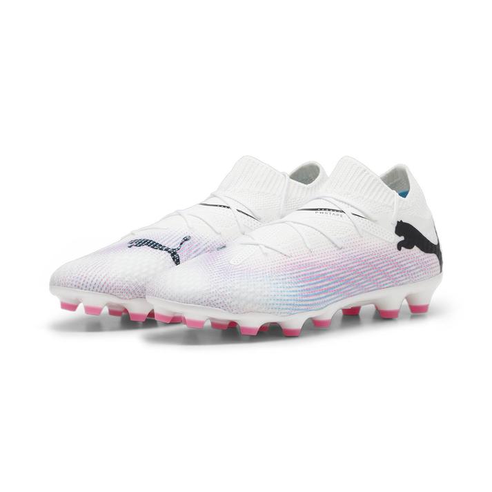 【PUMA】 プーマ FUTURE 7 PRO HG フューチャー 7 プロ HG/AG 107708 01WHT/BLK 土、人工芝用。フューチャーコレクションより、次世代のスパイクがラインナップ。アッパーは、PWRTAPE、ストレッチニット、軽量メッシュを組み合わせて再設計された次世代のアダプティブフィット。90分間クリエイティブなプレーをサポートします。フィット感を高め、足を固定することでピッチ上での俊敏な動きを可能にするFUZIONFIT+があなたのパフォーマンスを引き上げてくれます。 サイズ目安はこちら 【サイズ目安】(個人差がございますので、あくまでも目安とお考え下さい。)このシューズの作りは標準です。素材=合成繊維・合成樹脂 【ご購入前に必ずこちらをご確認ください。 】 [ABCMART][ABCmart][abcmart][ABCマート][abcマート][エービーシーマート][エービーシー][エービーシー マート]