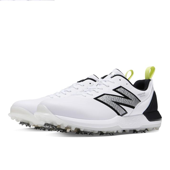 【NEW BALANCE】 ニューバランス UG2500B4(2E) UG2500 UG2500B4 WHITE/BLACK(B4) トッププロが認める上級者向けのシューレースモデル「UG2500」がV4にアップデート。ゴルフパフォーマンスラストを使用した優れたフィット感はそのままに、最終ホールまで抜群のクッション性を発揮するFRESH FOAM Xミッドソール、ねじれを抑えるTPUプレート、グリップ性を向上するスパイク配置、足ズレを抑えるインソールなど、プレーの質を高める機能を多数搭載。 サイズ目安はこちら サイズ規格＝2E【サイズ目安】(個人差がございますので、あくまでも目安とお考え下さい。)このシューズの作りは標準です。素材=人工皮革（=合成皮革） 【ご購入前に必ずこちらをご確認ください。 】 [ABCMART][ABCmart][abcmart][ABCマート][abcマート][エービーシーマート][エービーシー][エービーシー マート]