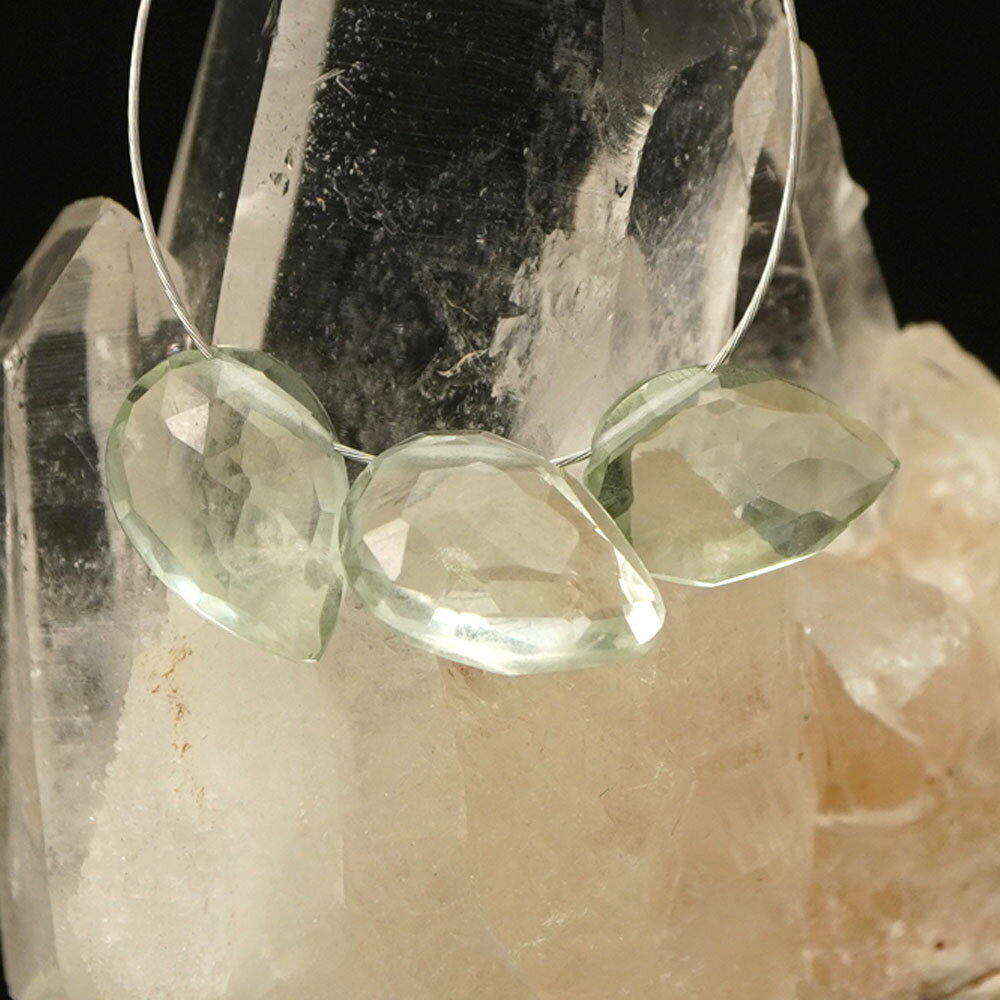 グリーンアメジスト 12×8×5-11×8×5mm ツボミペアシェイプ ビーズ バラ売り 斜め穴 ぷりぷり 1粒売り 天然石 カットビーズ 粒 バラ 石 珠 手芸 手作り 自作 ハンドメイド アクセサリー パーツ 材料 素材 c1sg