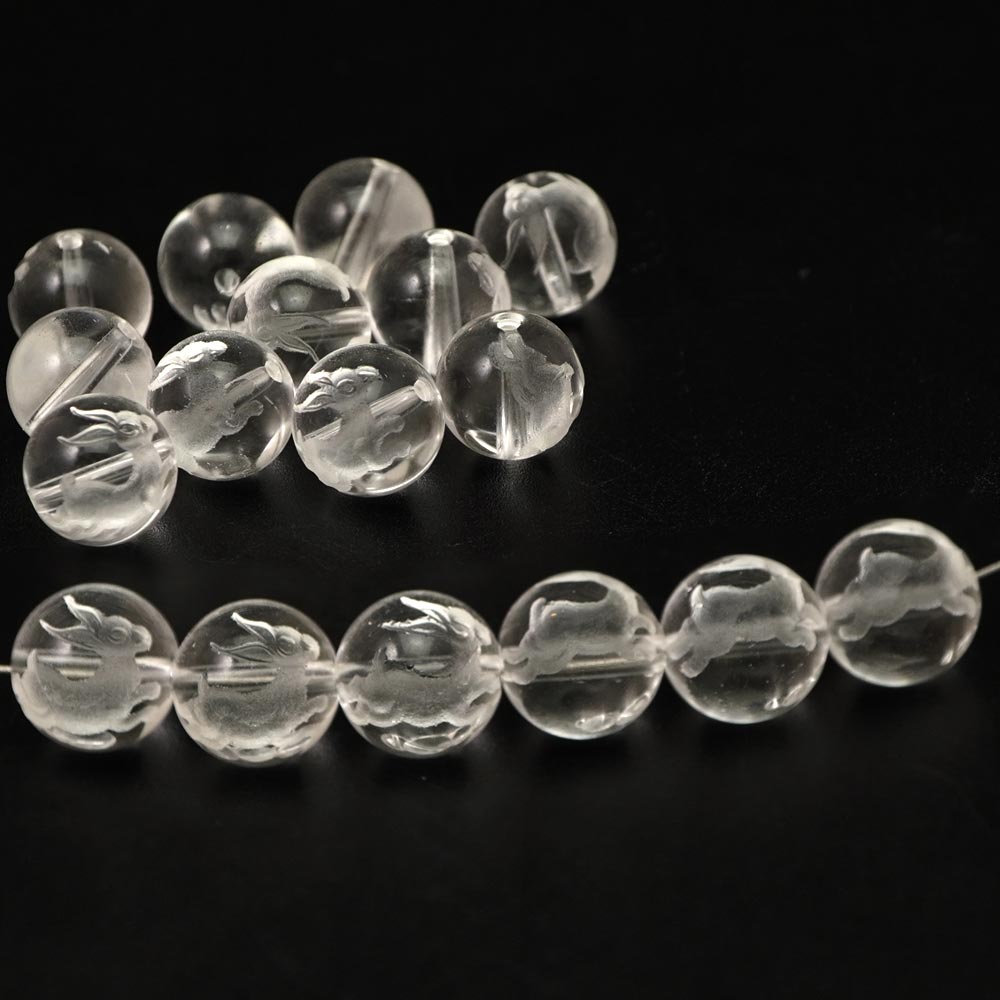 水晶 10mm 丸玉 うさぎ 彫刻 カービング 卯年 干支 ビーズ 2粒 1セット バラ売り 年男 年女 天然石 パワーストーン バラ 素材 パーツ アクセサリーパーツ ハンドメイド うさぎ 卯 年 自作 10ミリ