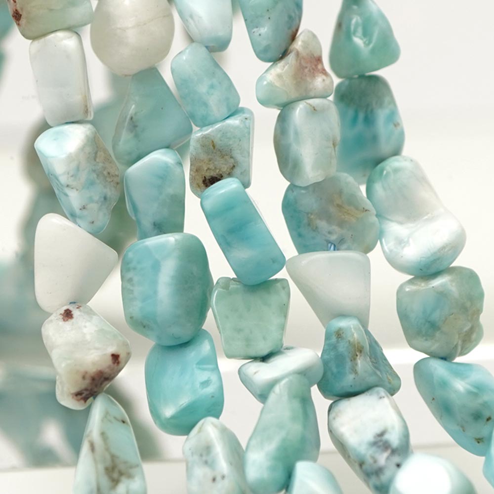 天然石名：ラリマー 天然石英名：Larimar 商品形状：連売り ビーズ径 9×7×6-5×5×4mm 約38cm ※ビーズ径 カットの種類により一定ではない場合があります。 カラー：モニターの発色具合によって実際のものと色が異なる場合があります。ハンドメイドのブレスレット・アクセサリーや雑貨作りの素材に最適な天然石パワーストーン ラリマー 9×7×6-5×5×4mm タンブルのビーズです。 ※：画像は品質のイメージとなります。同ロット内の在庫よりランダムでお送りいたします。※：自然の天然石・パワーストーンのため細かい欠けや凹み、クラック、不ぞろいなビーズなどについてはご了承くださいますようお願い申し上げます。※：天然石ビーズの1連販売では1粒1粒の細部に及ぶ検品は致しておりません。 天然石 パワーストーン 商品詳細 ラリマー ヒーリング Larimar 天然石商品形状 9×7×6-5×5×4mm タンブル ビーズ 連売り約38cm ※ビーズ径 カットの種類により一定ではない場合があります。 天然石商品説明 ハンドメイドのブレスレット・アクセサリーや雑貨作りの自作パーツ素材に最適な天然石 パワーストーン ラリマー ヒーリング 9×7×6-5×5×4mmのビーズです。業務用途に複数・大量のご利用の際はお気軽にお問合せ下さいませ。 ラリマー ヒーリング タンブル ビーズ 用途 いつもの装いに天然石をプラス♪半連を使用してラリマーブレスレット、贅沢に1連を全部使ってラリマーネックレス。ラリマーの粒でピアスや別のパワーストーンビーズと組み合わせて自分だけのデザインブレスレットやネックレス、ピアス、小物などアクセサリーを作る自作パーツにご利用ください。 天然石の色合いについて 画像は現物と同じように撮影を心がけていますが、モニターの発色具合によって実際のものと色が異なる場合があります。 天然石商品のご注意事項 ※：画像は品質のイメージとなります。同ロット内の在庫よりランダムでお送りいたします。※：自然の天然石・パワーストーンのため細かい欠けや凹み、クラックなどについてはご了承くださいますようお願い申し上げます。※：天然石ビーズの1連販売では1粒1粒の細部に及ぶ検品は致しておりません。イメージ違い等での返品・交換はお断りさせていただいております。パワーストーンとしての効果や効能については諸説ありお約束するものではありません。ご了承下さいますようお願い申し上げます。 天然石関連ワード ラリマー ヒーリング Larimar 9×7×6-5×5×4mm タンブル ビーズ 連売り グレード 高品質 珠 粒 穴あき 連 1連売り 天然石 パワーストーン 誕生石 石 ストーン ハンドメイド 手作り 手芸 自作 ハンドクラフト 販売 卸 卸売り 問屋 通販 楽天 楽天市場 ブレスレット ネックレス ピアス ペンダント ストラップ チャーム チョーカー キーホルダー フラーレン バッキーボール アクセサリー 小物 素材 材料 パーツ キット 数珠 念珠 お守り 魔除け 厄除け 破邪 グラウンディング 守護 浄化 癒し 開運 幸運 金運 風水 魔除け 幸運 金運 仕事運 恋愛運 結婚運 出会い スピリチュアル ヒーリング 占い 天然石ブレスレット 天然石ネックレス パワーストーンブレスレット パワーストーンネックレス title ラリマー 9×7×6-5×5×4mm タンブル ビーズ 連売り 約38cm ヒーリング かわいい 天然石 パワーストーン 石 丸 玉 珠 連 手芸 手作り 自作 ハンドメイド アクセサリー パーツ 素材 材料天然石名：ラリマー 天然石英名：Larimar 商品形状：連売り ビーズ径 9×7×6-5×5×4mm 約38cm ※ビーズ径 カットの種類により一定ではない場合があります。 カラー：モニターの発色具合によって実際のものと色が異なる場合があります。ハンドメイドのブレスレット・アクセサリーや雑貨作りの素材に最適な天然石パワーストーン ラリマー9×7×6-5×5×4mmタンブルのビーズです。