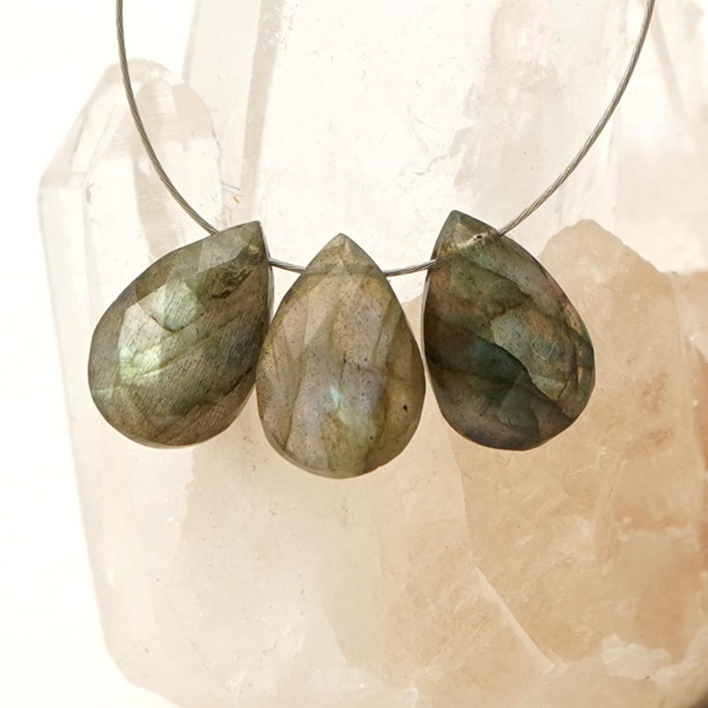 ラブラドライト 12×8×5-10×8×4mm ペアシェイプファセット ビーズ 1粒売り バラ売り 玉虫色 魅惑 天然石 カットビーズ 粒 バラ 石 珠 手芸 手作り 自作 ハンドメイド アクセサリー パーツ 材料 素材