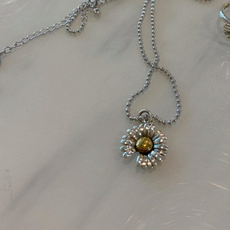 ★配送無料★ bloomde Daisy Flower Necklace Silver925 シルバー ネックレス 韓国 seventeen ASTRO 着用 レディース メンズ おしゃれ