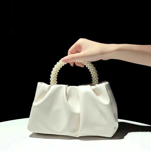 メーカー希望小売価格はメーカーカタログに基づいて掲載しています当店オリジナルの上品で素敵なパーティーバッグです◎シンプルかつ上品なデザインで、ドレスやスーツに合わせやすいのがポイント結婚式や2次会、披露宴などのハレの日、入園式や卒園式、入学式、卒業式などフォーマルな席など、各種イベントパーティーにご活用いただけます。▲素材：PU▲サイズ：長20×高15cm【注意事項】●モニターの発色具合によって実際の物と異なる場合がございます。●サイズは平置きサイズとなりますので測り方により誤差が出る場合がございます。パーティーバッグ 結婚式 レディースバッグ パーティーバッグ ウエディングバッグ クラッチバッグ 二次会 ハンドバッグ クラッチ キャバ 披露宴 発表会 海外挙式 ピアノ 女子会 発表会 エレガント 上品パーティーバッグ 結婚式 レディースバッグ パーティーバッグ ウエディングバッグ クラッチバッグ 二次会 ハンドバッグ クラッチ キャバ 披露宴 発表会 海外挙式 ピアノ 女子会 発表会 エレガント 上品 パーティーバッグ 結婚式 レディースバッグ パーティーバッグ ウエディングバッグ クラッチバッグ 二次会 ハンドバッグ クラッチ キャバ 披露宴 発表会 海外挙式メーカー希望小売価格はメーカーカタログに基づいて掲載しています当店オリジナルの上品で素敵なパーティーバッグです◎シンプルかつ上品なデザインで、ドレスやスーツに合わせやすいのがポイント結婚式や2次会、披露宴などのハレの日、入園式や卒園式、入学式、卒業式などフォーマルな席など、各種イベントパーティーにご活用いただけます。▲素材：PU▲サイズ：長20×高15cm【注意事項】●モニターの発色具合によって実際の物と異なる場合がございます。●サイズは平置きサイズとなりますので測り方により誤差が出る場合がございます。パーティーバッグ 結婚式 レディースバッグ パーティーバッグ ウエディングバッグ クラッチバッグ 二次会 ハンドバッグ クラッチ キャバ 披露宴 発表会 海外挙式 ピアノ 女子会 発表会 エレガント 上品パーティーバッグ 結婚式 レディースバッグ パーティーバッグ ウエディングバッグ クラッチバッグ 二次会 ハンドバッグ クラッチ キャバ 披露宴 発表会 海外挙式 ピアノ 女子会 発表会 エレガント 上品 パーティーバッグ 結婚式 レディースバッグ パーティーバッグ ウエディングバッグ クラッチバッグ 二次会 ハンドバッグ クラッチ キャバ 披露宴 発表会 海外挙式