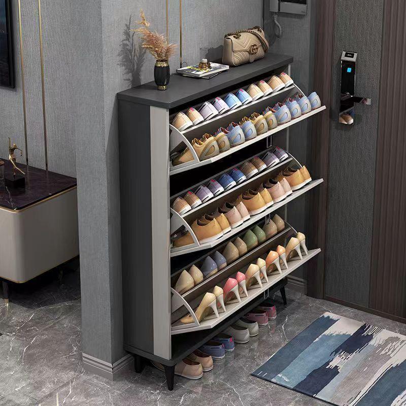【製品情報】サイズ：幅120×奥35×高92cm。重量：28kg。色：ブラウン　材質：木質系圧縮パネル　段数：4段。段差：約22cm。靴収納可能数：約22-26足。【省スペース設計】軽いのに安定してくれます。しっかりと収納できるシューズラック、収納場所にも困りません。シンプルで無駄のないデザインで、玄関に置いても圧迫感がありません。場所を取らない省スペース設計で、靴箱からあふれた靴もスッキリ収納することができる便利な逸品です!【優しい素材】環境に優しいエコ素材の上質な木材を採用され、ほかの材質と比べてウォータープルーフ、自然の風合いで落ち着きある空間を演出してくれます。お部屋のインテリアに馴染みます。こちらの収納ラックは安定、耐久性、無毒性に優れます。滑らかな表面仕上げと丸みを帯びた角で使用心地良いです。【使い勝手】おしゃれなデザインと落ち着いた色合いで、お部屋の雰囲気も良くなり、玄関、キッチン、台所、ベランダなど様々なところで利用できます。シューズラックとしてはもちろん、普通の収納ラックとしても使用できます。雑誌、鞄、衣類、ぬいぐるみ、スナック、鉢植えなどの収納も利用でき【製品情報】サイズ：幅120×奥35×高92cm。重量：28kg。色：ブラウン　材質：木質系圧縮パネル　段数：4段。段差：約22cm。靴収納可能数：約22-26足。【省スペース設計】軽いのに安定してくれます。しっかりと収納できるシューズラック、収納場所にも困りません。シンプルで無駄のないデザインで、玄関に置いても圧迫感がありません。場所を取らない省スペース設計で、靴箱からあふれた靴もスッキリ収納することができる便利な逸品です!【優しい素材】環境に優しいエコ素材の上質な木材を採用され、ほかの材質と比べてウォータープルーフ、自然の風合いで落ち着きある空間を演出してくれます。お部屋のインテリアに馴染みます。こちらの収納ラックは安定、耐久性、無毒性に優れます。滑らかな表面仕上げと丸みを帯びた角で使用心地良いです。【使い勝手】おしゃれなデザインと落ち着いた色合いで、お部屋の雰囲気も良くなり、玄関、キッチン、台所、ベランダなど様々なところで利用できます。シューズラックとしてはもちろん、普通の収納ラックとしても使用できます。雑誌、鞄、衣類、ぬいぐるみ、スナック、鉢植えなどの収納も利用でき