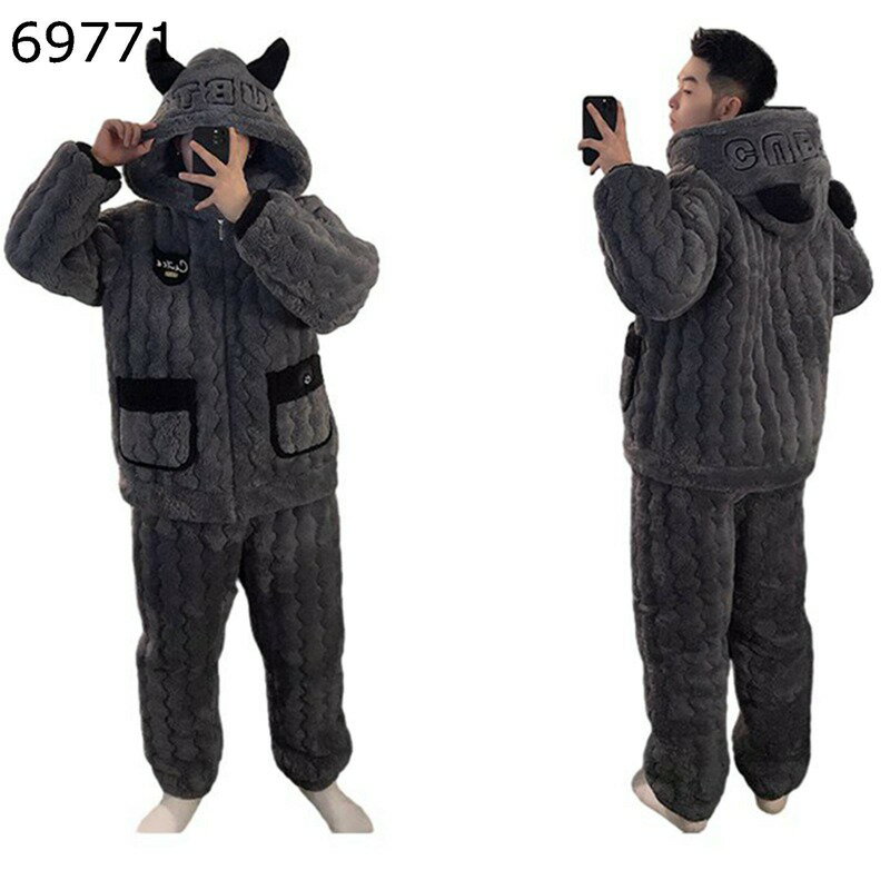 　　　 ◆◇◆人気の秘密◆◇◆ 【サイズ推薦体重】L：50-65kg、XL：65-75kg、2XL：75-85kg、3XL：85-95kg 【素材】高級ポリエステル生地で作られており、保温性が優れて、お肌に染み込んでいくような気持ちの良い着心地、ふんわり、暖かい冬用パジャマです。 【三重構造】暖かい三層ポリエステル生地を使用しているので、柔らかな肌触り ＆ 厚手なので寒い季節もあったか快適ルームウェアです。寒さが苦手な方におすすめます。 【着脱簡単】人気の前開きタイプのため、着脱が簡単で便利です。上着にポケットがあり、こんなに寒い冬はポケットに手を入れると、幸せ感100%！ 【優れた保温性】表面の暖かいポリエステル生地は、肌触りが細かく、厳冬を防ぎます。中間層の蓄熱繊維、熱を保持して保温して、熱量の流失を防止します。裹地の短い毛の絨、急速に暖かくなって、柔らかくて毛が落ちません。 　　　◆◇◆注意事項◆◇◆ご覧のモニターの環境、撮影環境により実物と色味が異なって見える場合がございます。湿った状態で他のものと擦り合わせると色が移る恐れがあります。濃色品の洗濯時は、白色、淡色と分けて洗ってください。説明 ★素材：ポリエステル 目安なサイズは画像までご参考ください。 サイズは商品を平置きした状態で測定した長さです。製品によって若干の誤差がある場合がございます。予めご了承ください。 商品について 機械による生産のため、生地の継ぎ目の若干のズレや多少のほつれなど、形やサイズに多少の誤差が生じる場合や他繊維が混紡している場合もございますが、品質上の問題はございませんので、予めご理解下さいますようお願い致します。 商品によって素材の性質上、製造過程において染料などの特有の匂いが多少強く感じられるものもございますが、数日のご使用や陰干しなどで、ほとんど匂いは感じられなくなりますので、ご安心ください 発送上の状態によって商品がシワになる場合がございます。予めご了承くださいませ。