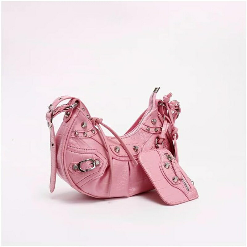 レディースバッグ新型機関車バッグ脇バッグギャルバッグリベットフリンジトリプルプリーツバッグショル..