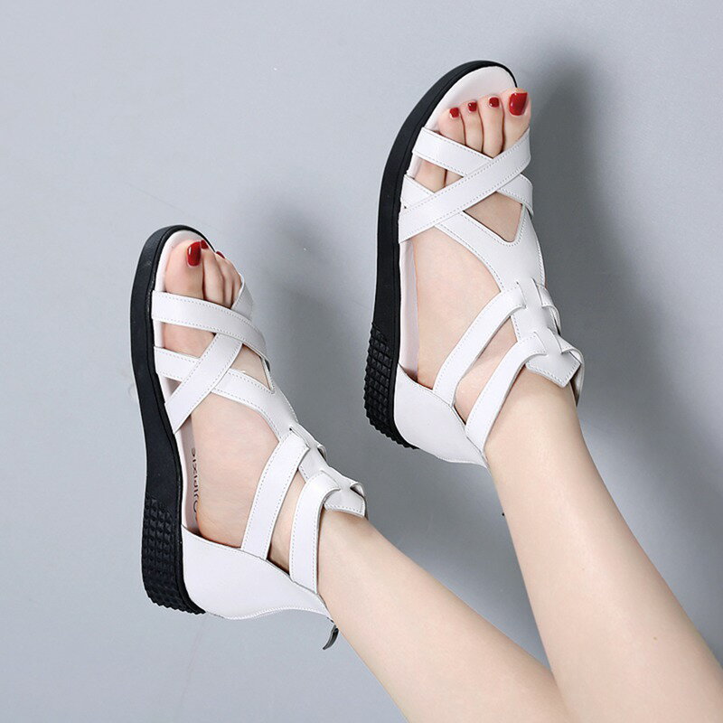 大きいサイズ レザーサンダル バックジッパー 透かし彫り ローマ 本革 ストラップサンダル 革靴 ウェッジソール ママシューズ ラウンドトゥ ソフトボトム 日常 履きやすい 耐久 ウォーキング