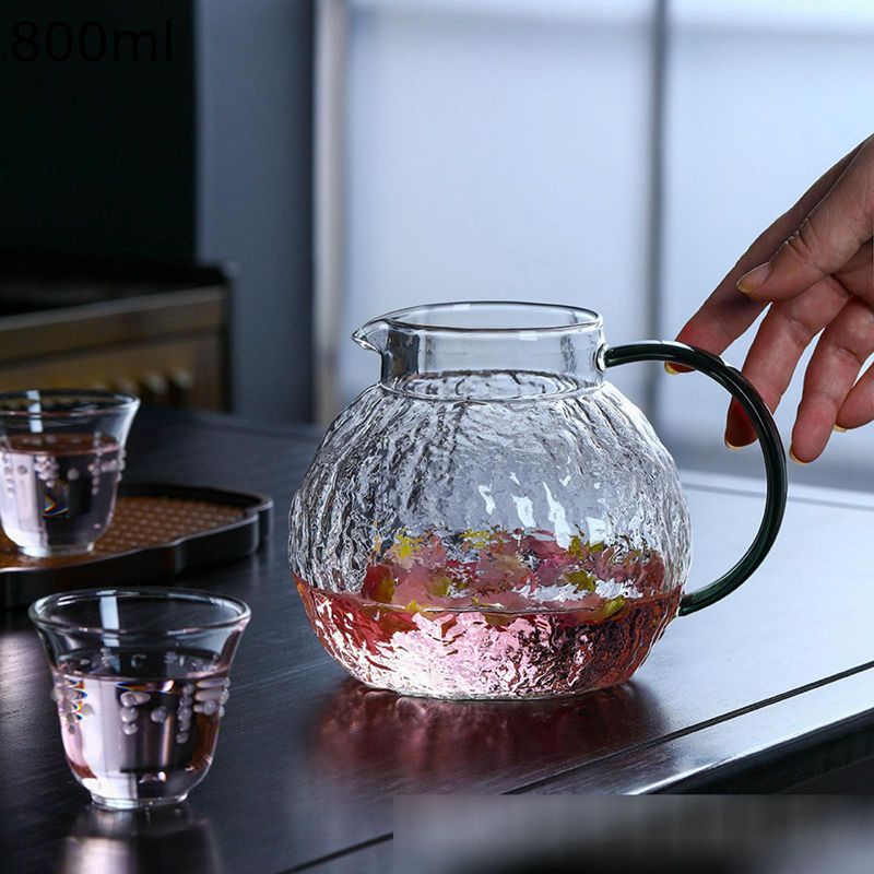 麦茶ポット 800ml 急須 ティーポット 丸型 ウォーターピッチャー ガラス 広口デザイン 透明 残量確認可 割れにくい 花茶 フルーツティー コーヒー ジャグ 水差し ドリンクタンク ダイニングテーブル