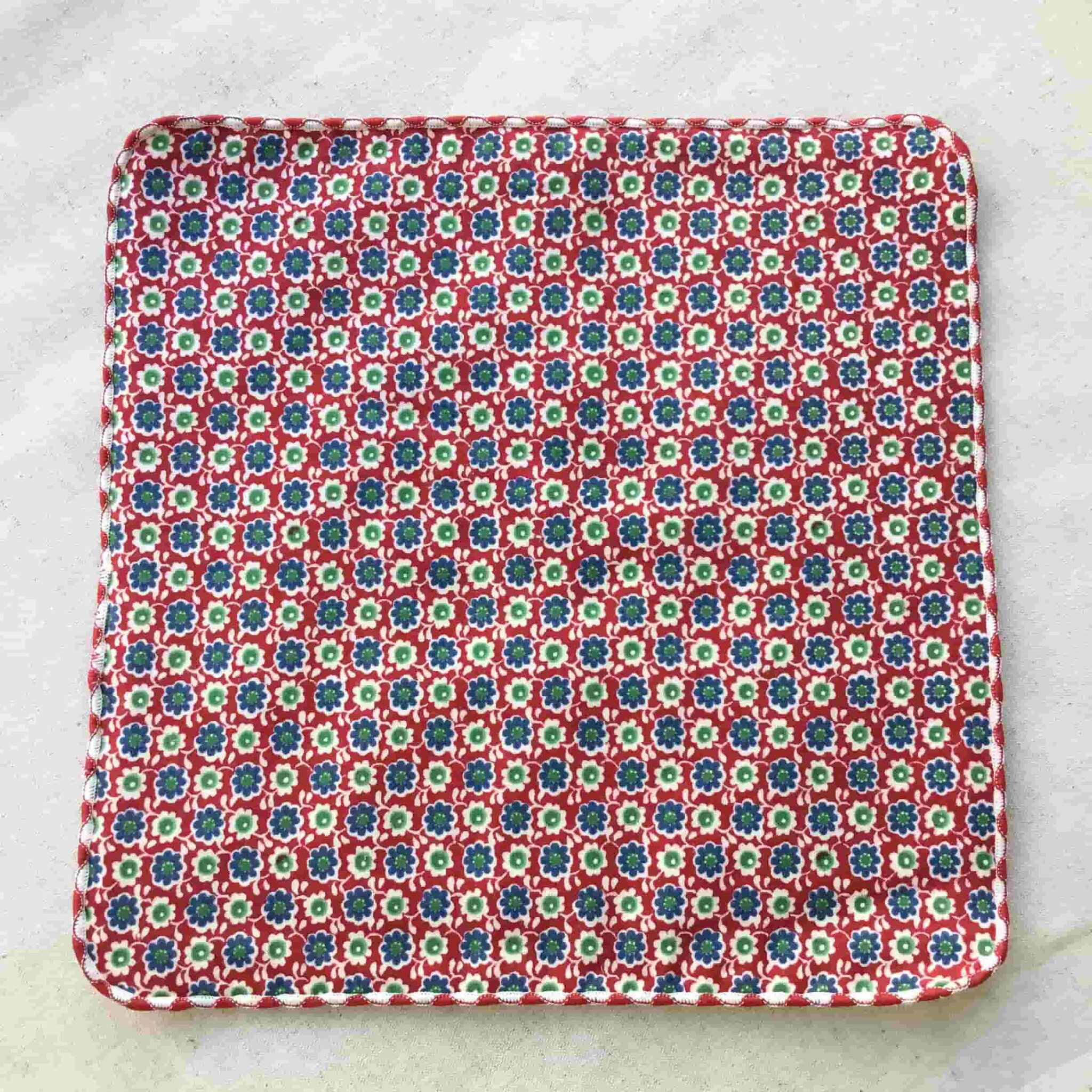 【クーポン最大500円OFF!】ロシアン・トラディション タオルハンカチ(約 25*25cm)