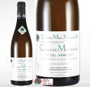 マルク モレ Marc MOREY 生産国 フランス 生産地 ブルゴーニュ地方シャサーニュ・モンラッシェ ブドウ品種 Chardonnay 100% 格付け シャサーニュ・モンラッシェ　プルミエ　クリュ タイプ 白 の辛口 ■ ご確認ください ■ 当該商品は自社販売と在庫を共有しているため、在庫更新のタイミングにより、在庫切れの場合やむをえずキャンセルさせていただく可能性があります。 様々な贈り物にご利用いただけます。 季節のご挨拶 お正月 御年賀 お年賀 御年始 母の日 父の日 初盆 御中元 お中元 残暑御見舞 残暑見舞い 敬老の日 寒中お見舞 クリスマス プレゼント お歳暮 御歳暮 春 夏 秋 冬 日常の贈り物 内祝い 御見舞 退院祝い 全快祝い 快気祝い 快気内祝い 引っ越し 志 進物 寸志 粗品 のし 熨斗 挨拶ギフト お返しギフト 新築祝い 引っ越し祝い 退職祝い ギフト お祝い 御祝い 金婚式御祝 銀婚式御祝 御結婚お祝い ご結婚御祝い 御結婚御祝 結婚祝い 結婚内祝い 結婚式 御新築祝 新築御祝 新築内祝い 祝御新築 祝御誕生日 バースデー バースディ バースディー 昇進祝い 昇格祝い 就任 御礼 お礼 謝礼 御返し お返し お祝い返し 御祝いDomaine Marc Morey　 マルク モレ ドメーヌについて： ドメーヌは1920年、フェルナンド・モレが設立。息子がマルク・モレ。3代目ベルナール・モラールは、マルク・モレの娘婿に当たり1976年に参加。その娘のサビーヌが2003年から参加し4代目を継承している。元詰めは1930年からで9haの畑を所有し年産約6万本。そのうち60％が輸出向け。ドメーヌは先達のワイン造りを踏襲し、醸造スタイルに大きく変化はないが、畑作業に特に注力。樽の産地など細かい試行錯誤はしているが、僅かなプレス機などの周辺機器を変える以外は伝統的な造りを守っている。 ワインについて： 株の仕立てはシャサーニュの風習通り、シャルドネはギュイヨ・サンプル、ピノ・ノワールはコルドン・ロワイヤ。低農薬栽培を実施。平均樹齢30年の株から、シャルドネは50-55hl/ha、ピノは40-45hl/haの低収量。全て手摘みで収穫。白は空圧式プレス機で圧搾後、フレッシュ感を残すためタンク50％、樽50％の割合で発酵。酵母の活動を活発にするためバトナージュをする。赤は90％除梗し低温浸漬の後ピジャージュをしながら発酵。15〜18ヶ月の樽熟成の後、2度の澱引きを行う。赤白共に清澄はせず極軽めのフィルターをかける。マルク・モレでは強い樽香はテロワールを忠実に反映しないと考え、新樽は25〜30％に押さえ、焼きはミディアムに仕上げている。樽材はアリエが大部分。