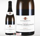 Bouchard Pere et Fils (Domaine) Grand Cru Corton Charlemage 2021 ドメーヌ　ブシャール　ペール　エ　フィス グラン　クリュ　コルトン　シャルルマーニュ 生産者 ブシャール・エ・フィス 生産地 ブルゴーニュ地方コート・ド・ボーヌ地区 アロース・コルトン村 特級畑コルトン・シャルルマーニュの 「ル・コルトン」区画 A O C グラン・クリュ・コルトン・シャルルマーニュ 所有面積 「ル・コルトン」区画に3.6ha所有 年間生産量 平均：17,300本 ブドウ品種 シャルドネ100％ 収穫 13kgの小型の収穫かごを使用。区画ごとのタイミングで収穫後、1時間以内にカーヴに到着し、選果の徹底を行う。4年使用のフレンチオークで14ヶ月(新樽20%)熟成 タイプ 白の辛口 特　徴 ブルゴーニュを代表する白。高標高由来の良質な酸味と口当たりの良さ。凝縮感ある余韻が長く続きます。 非常に優美で女性的なワイン。良質の酸によって引きたつ傑出した口当たりの良さ。凝縮感ある余韻が長く続きます。抜きん出たミネラルを思わせる風味を持ち、透明感と輝きに満ちたワインです。 料理 チーズ 濃厚な味わいのソースやグランタン仕立てにした白身のシーフードや鶏肉などの料理によくあう。 &nbsp;受賞歴 ベタンヌ+ドゥソーヴ 2023 4つ星 ル ギード デ メイユール ヴァン ド フランス 2018 1つ星 ■ ご確認ください ■ 当該商品は自社販売と在庫を共有しているため、在庫更新のタイミングにより、在庫切れの場合やむをえずキャンセルさせていただく可能性があります。 様々な贈り物にご利用いただけます。 季節のご挨拶 お正月 御年賀 お年賀 御年始 母の日 父の日 初盆 御中元 お中元 残暑御見舞 残暑見舞い 敬老の日 寒中お見舞 クリスマス プレゼント お歳暮 御歳暮 春 夏 秋 冬 日常の贈り物 内祝い 御見舞 退院祝い 全快祝い 快気祝い 快気内祝い 引っ越し 志 進物 寸志 粗品 のし 熨斗 挨拶ギフト お返しギフト 新築祝い 引っ越し祝い 退職祝い ギフト お祝い 御祝い 金婚式御祝 銀婚式御祝 御結婚お祝い ご結婚御祝い 御結婚御祝 結婚祝い 結婚内祝い 結婚式 御新築祝 新築御祝 新築内祝い 祝御新築 祝御誕生日 バースデー バースディ バースディー 昇進祝い 昇格祝い 就任 御礼 お礼 謝礼 御返し お返し お祝い返し 御祝いWA 92-94 ★名門ブシャールのモンラッシェを凌駕する白の逸品★ ドメーヌ・ブシャール・ペール・エ・フィス グラン・クリュ・コルトン・シャルルマーニュ　2021年 750ml ■ブシャール・ペール・エ・フィス■ 　フランスのアルプス地方出身の繊維卸を生業とするミッシェル・ブシャールが、繊維卸業での利益を元手に1731年、ヴォルネイでワイン商を始めたのがブシャール社の起源です。 現在は、ネゴシアンとしてだけではなく、ブシャールの《モノポール》であるボーヌ・プルミエ・クリュ・レ・グレーヴ・ヴィニュ・ド・ランファン・ジェジュなどブルゴーニュのコート・ドール全土にわたって130haもの（グランクリュ12ha／プルミエクリュ74haを含む）畑を自社所有し、ドメーヌ部門も広く展開しています。 かつては、CH．ド・ボーヌの名でリリースしていた優れたドメーヌ生産者の一人としてその名が知られていましたが、1970年代に不遇な時代を経験し、1989年の火災をきっかけに全ての醸造設備の刷新するとともに、他の生産者からであきあがったワインを購入することを一切取りやめ、ブドウのまま購入し、自社醸造に切り替えています。 1995年にシャンパーニュのヴーヴ・クリコの元社長ジョセフ・アンリオが買収し、その品質をかつての 名声の高みにまで引き上げるために明確な「ワインつくりの改革」を実行し、「ひとつひとつの畑の個性（テロワール）が忠実に反映されていること」、「魅惑的な果実味と 洗練されたエレガントさをあわせもつ味わい」この二つを実践していることが、今日のブシャール の全製品に徹底され息づいています。（・・・詳細＆一覧） また、ヴォーヌ・ロマネのグラン・クリュのひとつである、ラ・ロマネを所有するリジェ・ベレール家の依頼を受け、瓶詰とワインの販売を手がけています。 ■グラン・クリュ「コルトン・シャルルマーニュ」■ 　アロース・コルトン、ペルナン・ヴェルジュレス、ラドワ・セリニィの3つの村にまたがるコルトン丘の栽培地では、「コルトン」として赤と白のグラン・クリュ、「コルトン・シャルルマーニュ」として白のグラン・クリュが生み出されています。 コルトン・シャルルマーニュはコルトンの丘の南部分の斜面を占め、ブシャールがドメーヌとして所有するコルトン・シャルルマーニュの区画は、コルトン・シャルル、マーニュの心臓部ともいえるリュー・ディを擁するアロース・コルトン村の丘の最上部、標高330M〜355Mに位置し、豊かな粘性と際立つフィネスとテロワールの複雑性に富んだ、非常にアペラシオンの特徴を最大限に反映し、十全ににその資質を発揮するにはかなりの時間を要する白ワインが生まれています。 ブシャールでは20世紀初頭よりコルトン・シャルルマーニュを所有しており、「ル・コルトン」区画の約60％にあたる3.25haを所有し、今日では、6.93haのコルトン・シャルルマーニュにおいて三番目大地主です。 ブシャールのコルトン・シャルルマーニュは非常にユニークで、ピノ・ノワールとシャルドネのいずれも栽培することが許されている「ル・コルトン」から生まれる唯一の偉大なる白ワインで、冷涼な気候のために丘陵下部の畑よりもゆっくりと成熟が進み、また、常に北の乾燥した風に吹かれて、カビの危険もほとんど無く、常に健全で清潔なブドウが収獲されます。 非常に滑らかで、「アン・シャルルマーニュ」や「ル・シャルルマーニュ」より女性的なテロワールを持ち、非常に鮮やかで強烈な芳香と気持ちの良い酸味を伴った注目に値する円熟味といった強い個性を備えており、また、若いうちはかなりの火打ち石の厳格な風味が特徴的です。 また、ブシャールでは、毎年、熟したブドウのみを2〜3回に分けて収獲しており、そのため成熟度の揃ったキュヴェが可能です。