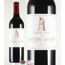 Chateau Latour 2011/ Bordeaux Red Dry / CH．ラトゥール　2011 格付け ボルドー・メドック地区第1級（1855年） A O C ポイヤック 畑位置 ポイヤック村のCH.ラトゥールの所有地 畑面積 65ha（シャトーの周囲の48haは「ランクロ」と呼ばれ、グラン・ヴァンに含まれる） ※《ランクロ》 　シャトーを取り囲む47haの区画をランクロといい、必要な時しか植え替えられない古いブドウの木が植わっており、この一角がグラン・ヴァンの最も重要な部分。 生産量 2011ヴィンテージ：5,835ケース（年間平均：約 22万本） 平均樹齢 ランクロ：40年以上／　その他：37年以上 ブドウ品種 2011ヴィンテージ：カベルネ・ソーヴィニョン84.5％　　メルロ15％ 　　　　　　　　　　　プティ・ヴェルド0.5％ （平均：カベルネ・ソーヴィニョン70％、メルロ25％、カベルネ・フラン4％、プティ・ヴェルド1％） 収　穫 全て手摘みで完全除梗。（収穫期間：1971年9月30日〜10月15日実施） 収　量 37hl／haの低収量 醗　酵 ステンレス製タンクで実施。 （※醗酵と二次醗酵は3週間、マロラクティック醗酵もタンク内。） 熟　成 オーク樽（新樽率100％）でおよそ18ヶ月間の熟成期間 諸処理 3ヵ月後との澱引きと瓶詰直前の冬に卵白による清澄処理され瓶詰。 タイプ 赤のフルボディ 特　徴 力強い味わいと長命さが最大の特徴で、深い色合い、香りの幅と凝縮感、複雑性に富み長期熟成によりさらに重厚で奥深くブドウの品種の特徴を最大限に引き出されるスタイルで、ボルドーで最も晩熟とも言われるほど長命であり、品質 も非常に安定しているタイプ。 料理 チーズ 牛のヒレ肉の網焼きバターソースや赤ワインソース、牛赤身肉のカツレツなどが合う。 チーズでは、白カビソフトタイプのカマンベール、ウォッシュタイプ・ソフトのポンレヴェックやショーム、青カビタイプのスティルトンなど。 セカンド レ・フォール・ド・ラトゥール ボルドー 2011 ヴィンテージ 情報 ヴィンテージ・チャート：点 アドヴォケイト・ヴィンテージガイド（サン・ジュリアン、ポイヤック、サン・テステフ）：88点 スペクテーター・ヴィンテージ・チャート（メドック左岸）：91点 　ボルドーの2011年は、ボルドーの2011年は早い時期に乾燥しと暑さが訪れ、涼しさと湿り気遅かったですが、9月は成功を助け、目立ちますが良く熟したタンニン、新鮮な果実味と快活な酸が顕著な赤ワインが誕生。 ※ボルドー2011ヴィンテージ情報： 　2011年のボルドーhが偉大なヴィンテージと評価され、過去最高値を付けた2009、2010年に比べ、やや評価の低い2011年の価格は、世界中のワイン関係者の注目の的となりました。 2011年は、2010年に比べ開花が3週間早く、また収穫も2週間ほど早まり、年初が乾燥していたため、多くのシャトーで例年よりもやや少なめの収穫となり、さらに、6月の灼熱の太陽によるダメージもあり、この傾向はさらに強まりました。 　ボルドー全体に影響があったのですが、特にポムロールとサン・テミリオンで顕著で、またサン・テステフのいくつかのシャトーは、強い霜によるダメージを受けました。 こういった天候のため、かなり小粒になったものの、凝縮し、非常によく熟した、ある種のフレッシュさと適度な糖度を持ったブドウが収穫され、目立ちますが良く熟したタンニン、新鮮な果実味と快活な酸が顕著な赤ワインが誕生しました。 パーカー氏評価（2012.4）：93〜95点 　2011年は、産出高のわずか34％だけがラトゥールで、13.1％もの天然アルコールを含有する、2011ヴィンテージのもっとも賞賛せずにはいられないワインのひとつです。 濃いルビー紫の色をして、甘い目の開いた個性を見せており、熟したタンニン、素晴らしい鮮烈さ、上質な純粋さと調和があり、口当たりはミディアムからフルボディで、砕いた石や花やブラックフルーツのたくさんの風味は勿論のことインクと森の下生えの趣の他にもブルーフルーツの風味もあります。 この美しく豊潤で美味しいラトゥールは、驚いたことに、4〜5年で飲むことが出来て、そして、20年かそれ以上の熟成もきっと容易いことでしょう。 なお、ラトゥールはメドックでも比較的遅く（9月12日から始まり9月26日終了）収穫を行いました。 飲み頃予想は、2016年から2036年あたり。 スペクテーター誌評価（2014.3.31）：96点　Collectibles 　浸したプラム、ボイセンベリーやブラックカラントのクーリ(※ピューレして裏漉しした野菜や果物から作られる濃厚なソース)の風味があり、長い余韻を通して継続する傑出した黒鉛(鉛筆の芯)で支えられていて、そこには、アニスと甘いタバコの余分(特別)な風味が背景ではためいています。 帝王にふさわしいです。 予想飲み頃は、2018年から2035年あたりにベストへ。 ※Collectibles：瓶熟成を重ねることで最上の向上を見せ、また価値を増すために空前絶後の可能性を示すワイン。 シャトーのコメント：3／5「Very Good year：非常に良好な年」 *2011ヴィンテージ： 　乾燥傾向で気温も低かった冬を経て、春には極めて降水量が少ない、温暖な天候が続き、それにより萌芽は早めに始まりました。 干ばつ傾向は5月末まで続き、夏の天候は春と打って変わってかなり涼しく、7月の降水量は平年並みになり、8月の降水量は若干平年値を上回る数値を記録しました。 6月は降雨に頻繁に見舞われましたが、雨量自体が少なめで、日照量および気温は平年並みとなり、ただ1点、5月末に気温が急上昇し、40℃を超える暑さとなり、そのため、真日向のブドウ果粒に関しては、立ち枯れが見られました。 9月は降水量が少なく、気温は全体的に平年並になり、9月12日から26日にかけて収穫を実施し、ボトリティスが発生した粒、および未着色の緑色の粒が発生していたので、畑での選果を特に念入りに行いました。 、 *2011テイスティング： 　輝きを深みを湛えた美しい色合いを呈し、上質で、果実と花の香りが特徴的で、瑞々しさに加えてしっかりとした凝縮性も兼ね備えており、非常に上質かつ粘性の高さと詰んだ織り目が感じられる官能的なワインです。 後味には深みと力強さが残り、複雑な芳香も感じられ、素直な味わいの十分な余韻を持ち、飲み口から後味まで常に瑞々しさが感じられます。 シャトー・ラトゥール2011は、古典的な仕上がりのヴィンテージのひとつに数えられるでしょう。 シャトー・ラトゥール ■ ご確認ください ■ 当該商品は自社販売と在庫を共有しているため、在庫更新のタイミングにより、在庫切れの場合やむをえずキャンセルさせていただく可能性があります。★賞賛せずにはいられない2011ヴィンテージの 帝王にふさわしい官能的作品★ ≪WS誌 Collectibles ワイン≫ CH．ラトゥール　2011年 　CH．ラトゥールは、名実ともに、トップにランクされるボルドーを代表する第1級格付けのシャトーで、メドックのポイヤック村とサン・ジュリアン村の境目にクリーム色のいかめしい塔が、ワインのラベルデザインにも用いられているシンボルの有名な堅牢な塔は、14世紀に遡る古い歴史を持ち、英仏百年戦争当時までシャトー周辺はイギリスの攻撃からフランスを守る重要な砦であったといいます。 17世紀末頃、ラトゥールはセギュール家の所有となり、ここにブドウ園の300年にわたる偉大な歴史が始まり、18世紀に入り、「ブドウの木の王子」と呼ばれたニコラ・アレキサンドル・ド・セギュール公爵の時、イギリス市場の再度の制覇と北ヨーロッパでのワイン・ビジ ネスの発展のおかげで、世界中で高く評価され、ナポレオン3世の治世、パリ万国博覧会のためにメドックとグラーヴの土地の格付けが制定された1855年に、第1級のシャトーとして認められ、名声が確立されました。 19世紀の好景気、ベル・ エポックと呼ばれる「黄金時代」に、ワインのスタイルとは似つかないかわいらしい外観のシャトーが建てられますが、20世紀に半ば、1963年、セギュール公爵家は、「ハーヴェイ・オブ・ブリストル（Harveys of Bristol）」と「ホールミンスター社（Hallminster Limited）」という、ともにイギリスの企業に売却し、それから、30年間にわたってイギリス企業による経営が続きます。 しかし、1993年7月、現オーナーのフランソワ・ピノー（FRANCOIS PINAULT）氏が購入し、CH．ラトゥールは、企業家で実業家であるピノー氏により、フランス人の手に戻り、現在ピノー氏のもと、社長のフデレリック・アンジュレーとクリスチャン・ル・ソメールのエネルギッシュな二人組みにより、素晴らしい舵取りが行われており、ワインの品質の高さは言うまでもありません。（・・・詳細＆一覧） ※ボルドー赤2011ヴィンテージ情報： 　ボルドーの2011年は早い時期に乾燥しと暑さが訪れ、涼しさと湿り気遅かったですが、9月は成功を助け、目立ちますが良く熟したタンニン、新鮮な果実味と快活な酸が顕著な赤ワインが誕生。 ※WA：93〜95／　WS：96点　Collectibles　（詳細はこのページの下方にあります）