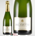 【正規品】 Delamotte Blanc de Blancs Non Vintage / Champagne White Dry ドゥラモット（ドラモット） ブラン ド ブラン ノン ヴィンテージ 750ml 生産者 ドゥラモット社 生産地 シャンパーニュ地方コート・デ・ブラン地区メニル・シュール・オジェ村 AOC シャンパーニュ 品種比率 グラン・クリュのシャルドネ　100％ 　*メニル・シュール・オジェ 　*コート・デ・ブラン タイプ 辛口の白の発泡酒 &nbsp;瓶内熟成期間 &nbsp;4〜5年 特　徴 使用されるブドウはシャルドネの聖地、コート・デ・ブランのグラン・クリュからのみという、生粋のブラン・ド・ブラン。フローラルな香りとシルクのような喉ごし。精緻なレース編みを思わせるデリケートさ。フィニッシュにマジパンやビスケットなど、香ばしいニュアンスが漂う。アペリティフに最適なすがすがしさ。生カキ、刺身、寿司、野菜や魚介類の天ぷらにも適した、日本人の為に造られたかのごときシャンパーニュ。 料　理 魚のグリル、ロブスター、エビ、牡蛎、鶏肉、その他クリームを使った料理に好適。 ■ ご確認ください ■ 当該商品は自社販売と在庫を共有しているため、在庫更新のタイミングにより、在庫切れの場合やむをえずキャンセルさせていただく可能性があります。 様々な贈り物にご利用いただけます。 季節のご挨拶 お正月 御年賀 お年賀 御年始 母の日 父の日 初盆 御中元 お中元 残暑御見舞 残暑見舞い 敬老の日 寒中お見舞 クリスマス プレゼント お歳暮 御歳暮 春 夏 秋 冬 日常の贈り物 内祝い 御見舞 退院祝い 全快祝い 快気祝い 快気内祝い 引っ越し 志 進物 寸志 粗品 のし 熨斗 挨拶ギフト お返しギフト 新築祝い 引っ越し祝い 退職祝い ギフト お祝い 御祝い 金婚式御祝 銀婚式御祝 御結婚お祝い ご結婚御祝い 御結婚御祝 結婚祝い 結婚内祝い 結婚式 御新築祝 新築御祝 新築内祝い 祝御新築 祝御誕生日 バースデー バースディ バースディー 昇進祝い 昇格祝い 就任 御礼 お礼 謝礼 御返し お返し お祝い返し 御祝い★日本人のためのごとく造られた、 ドゥラモットのフラッグシップシャンパーニュ★ ドゥラモット ブラン・ド・ブラン　NV 750ml （ギフトBOXなし） 　1760年以来、メゾン・ドゥラモットはシャンパーニュの典型メゾンとして存在し、造り出されるワインはシャンパーニュ地方の人に愛され、コンスタントな品質とコート・デ・ブランのテロワールを完璧に尊重していることがこのメゾンの特徴で、そのボトルの中には、すばらしい仕事と、追求された味わう楽しみがたっぷりと詰まっています。 本拠地を構えるル・メニル・シュル・オジェをはじめ、アヴィズ、オジェといった村ではシャルドネが最高に花開き、穏やかで、コート・デ・ブランの気難しいテロワールと向き合い、長期間にわたってさわやかさを維持するような最高のコンビネーション見せており、ドゥラモットはこの高貴な品種の特徴的な味わいを完璧に表現しています。 空気のように軽く、ふんわりとして、荒削りながら、成熟するにつれて複雑となり、目立たないにもかかわらず存在感があり、重さを感じさせることなく、飲み手を陶然へと導き、またあらゆるシーンに適し、ドゥラモットのシャンパーニュを選ぶことで、繊細な楽しみを愛する快楽主義者を満足させており、踏みしめられた小道の脇で、愛好家は、自然が真実を語るように丁寧に造られたワインを選び、真の贅沢が存在します。 （・・・詳細＆一覧）&gt; ■ブラン・ド・ブラン・ノン・ヴィンテージ■ 　ブラン・ド・ブランNVは、コート・デ・ブランの100％グラン・クリュのシャルドネだけを用いて6年前後の熟成期間を経て造られる生粋のブラン・ド・ブランで、ブラン・ド・ブランを得意とするドゥラモット社のフラッグシップ的アイテムです。 花のような香りとシルクのような口当たり、精緻なレース編みを思わせるデリケートさがあり、マジパンやビスケットなど、香ばしいニュアンスが漂う余韻を持ち、ブレのない研ぎ澄まされた酸とミネラルに果実味が高い次元で調和しています。 コート・デ・ブランならではのデリケートでピュアな風味が特徴で、アペリティフに最適なすがすがしさ。生カキ、刺身、寿司、野菜や魚介類の天ぷらにも適した、日本人の為に造られたかのごときシャンパーニュともいわれます。