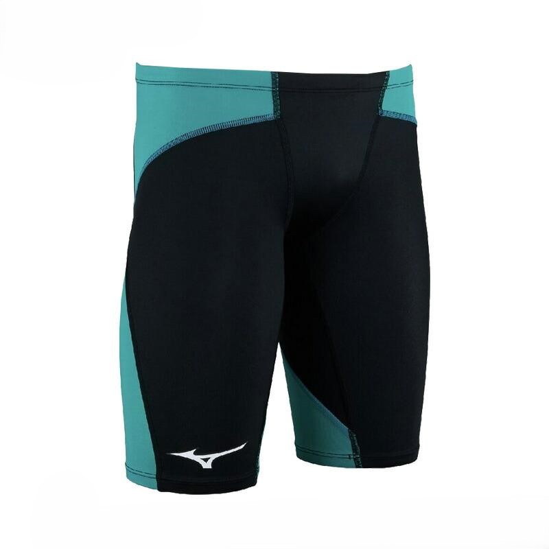 商品について 【WORLD AQUATICS承認済】 GX・SONIC DUAL ハイブリッドレース水着です。 商品詳細 ●中当て裏地仕様 ●速さを追求する布帛素材と、着脱や着やすさを考慮したニット素材の良さを兼ね備えたGX・SONIC DUAL（2026SSモデル） ●水中で軽量性を発揮するスリットナイロン構造の高撥水布帛（SONIC LIGHT RIBTEX-UW0）と、撥水ストレッチの低抵抗ニット（Stream Fit Ribtex）使用の、ハイブリッドレース水着 ●フラットスイムテクノロジー：生地や構造によってフラットな姿勢をサポートし、抵抗が少なく効率の良い推進力で速さを追求 ※布帛素材を使用した競泳レース用水着で、タイトなフィット感になっています。 ●表地 ニット部：ポリエステル83％、ポリウレタン17％ 布帛部：ナイロン65％、ポリウレタン35％ ●裏地 ナイロン65％、ポリウレタン35％ ※製品改良の為、仕様の一部を予告なく変更することがあります。◆水着返品・交換不可◆ ※こちらの商品は返品・交換不可商品となります。ご注意ください。