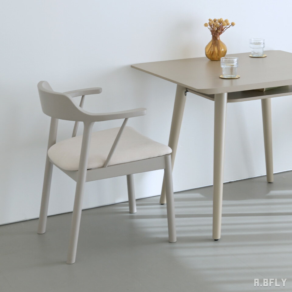 樂天商城 - ダイニングチェア 肘付き アームチェア 肘掛け 食卓椅子 リビングチェア デスクチェア 在宅ワーク 木製 グレー モノトーン くすみカラー シンプル ラバーウッド無垢 ファブリック座面 北欧 カフェ モダン おしゃれ 1脚