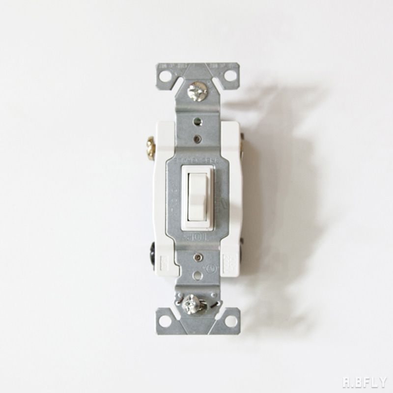 4路スイッチ 4路対応タイプ ホワイト 白 海外 アメリカンスイッチ タンブラースイッチ 照明器具 レトロ ミニマル インダストリアル シンプル DIY 壁スイッチ 洗面所 新築 おしゃれ 施主支給 リノベーション デザイン住宅 新築 自由設計 建築士 クラシカル 店舗 アメリカ製