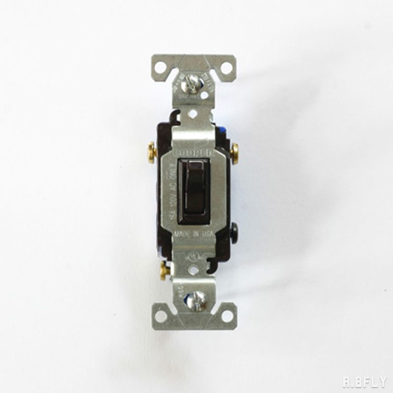 3路スイッチ 3路対応タイプ ダークブラウン 海外 アメリカンスイッチ タンブラースイッチ 照明器具 レトロ ミニマル インダストリアル シンプル DIY 壁スイッチ 洗面所 新築 おしゃれ 施主支給 リノベーション デザイン住宅 新築 自由設計 建築士 クラシカル 店舗 アメリカ製