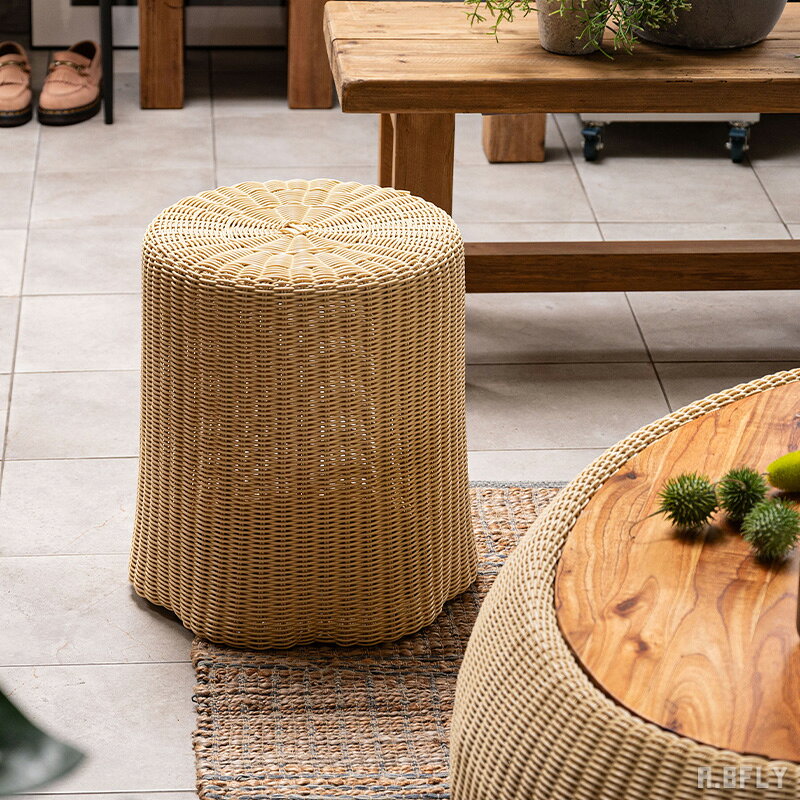 樂天商城 - ラウンドスツール 腰掛 椅子 チェア イス スツール シンプル 切り株風 PPラタン 人口ラタン モダン 北欧 円型 丸型 プランタースタンド 鉢置き 花瓶置き リゾート テラス ホテルライク 北欧 ナチュラル モダン 屋外 お手入れ簡単 軽量 サイドテーブル 完成品[LF]