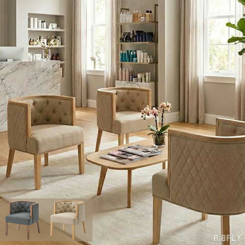 ボタン留めのディテールや、緩やかなカーブを描く脚部など、伝統的な意匠を散りばめながらもグレーとベージュの穏やかなトーンの生地で、落ち着いたニュアンスカラーで仕上げました。 リビングにもダイニングにも自然に溶け込み、上品で柔らかな空気感を演出...