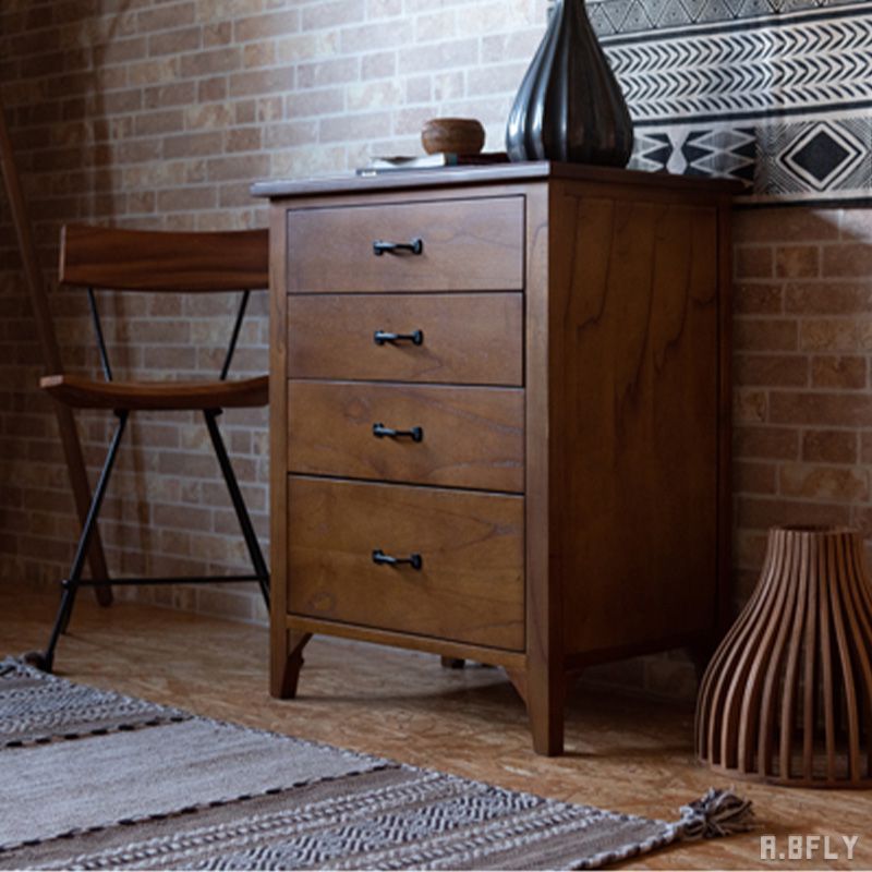 素材 天然木(ミンディ)、ラッカー塗装　 サイズ(cm) W60×D40×H75 商品重量 15.5kg 生産 インドネシア 備考 ヴィンテージ感のある木の風合いが、空間に豊かな表情をつけてくれるチェストです。 木目や木色のゆらぎは、やさし...