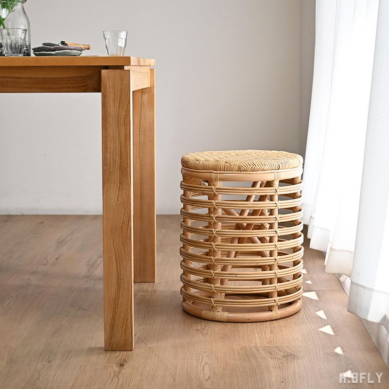 スツール 腰掛 椅子 チェア ラタン 籐 温泉 銭湯 スパ 旅館 ホテル 脱衣所 洗面所 浴室 玄関 台所 キッチン アジアンテイスト 和風 和室 軽量 軽い 通気性 耐久性 シンプル 自然素材 天然素材 ナチュラル 手編み 職人 業務用 店舗 宿泊施設 商業施設向け 業務品質