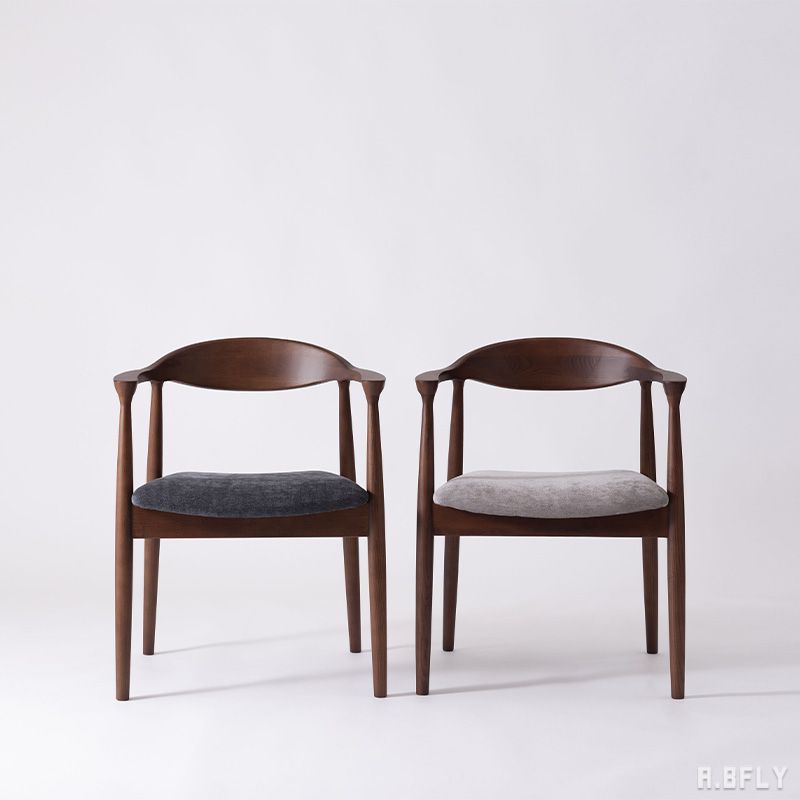 樂天商城 - ダイニングチェア 椅子 いす チェア 腰掛け ファブリック アッシュ材 天然木 木製 肘掛け 肘付き アーム シンプル おしゃれ ブラウン グレー レトロ ミッドセンチュリー モダン ジャパニーズモダン ジャパンディ 北欧 クラシカル クッション 曲線 高級感 洗練 上品 完成品