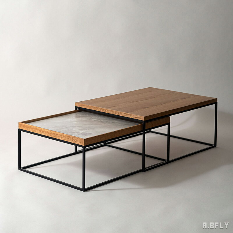 商品仕様 商品内容 ローテーブル 2個セット※撮影用の家具・照明・小物は付属しません。 サイズ 約 幅80/78.5×奥行60/56.5×高さ35/30.5cm約 21kg 素材 天然木化粧繊維板(オーク)/天然木(オーク)/ウレタン塗装/メラミン化粧繊維板/スチール(粉体塗装) カラー ナチュラル 生産国 中国 仕様 完成品 梱包 約 幅83×奥行63×高さ38cm／約18kg 注意事項 撮影用の家具・照明・小物は付属しません。テーブル本体のみのお届けです。 撮影・表示環境により、実物と色の見え方が異なる場合があります。 品質改良のため、予告なく仕様やデザインが変更される場合があります。 SERIES LINEUP black natural※現在のページです天然木の木目と石目調、異なる表情を楽しむ2台セット。 天然木の表情を生かした天板と石目調の天板を組み合わせた、2台セットのリビングテーブルです。 重ねても、離しても。暮らしに合わせて使い分け。 2台を並べてネストテーブルとして使うほか、それぞれを離して単体でもお使いいただけます。 使わないときは、省スペースにすっきり収納。 小さいテーブルは大きいテーブルの下へ収められ、必要なときだけ手軽に広げられます。 シャープなブラックスチールが、足元を引き締める。 細身のブラックスチール脚が、木目と石目調の天板をすっきりと支え、洗練された印象をつくります。 ナチュラルがつくる、落ち着きのある佇まい。 明るいナチュラルの木目がやわらかな印象を与え、幅広いインテリアになじみます。 届いてすぐに使える完成品。 組み立て作業のいらない完成品です。配置を変えながら、2台ならではの使い方を楽しめます。