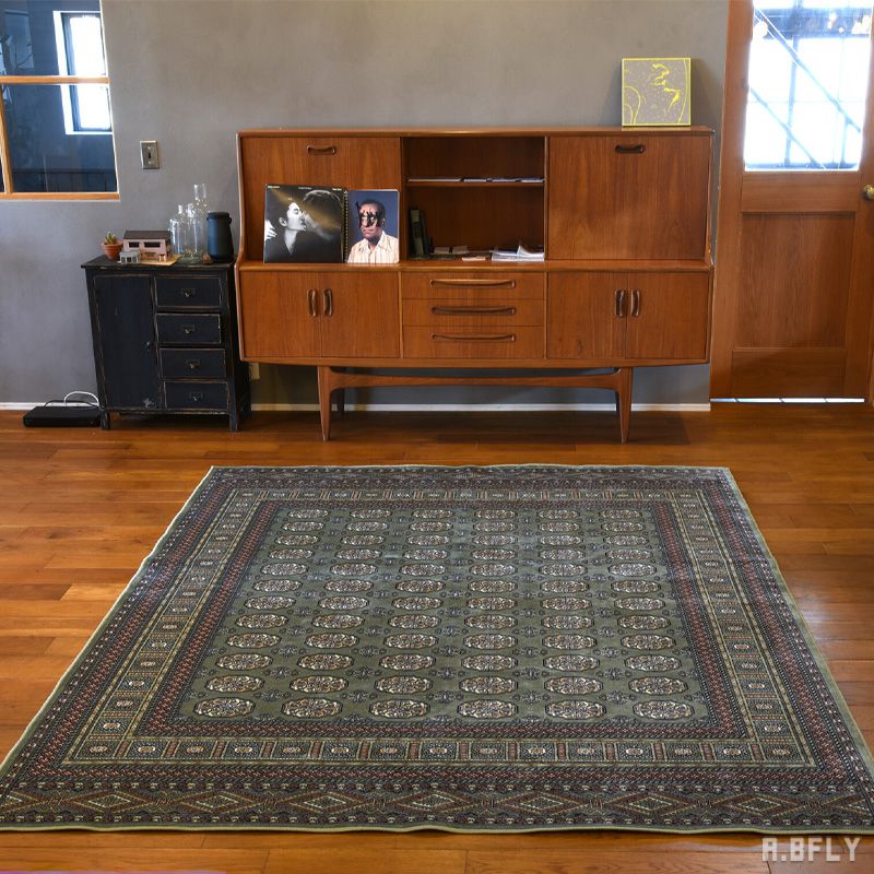 樂天商城 - 【ベルギー製】ペルシャ絨毯 モケット織 伝統柄 レーヨン100％ ラグ カーペット ラグマット マット 絨毯 じゅうたん 敷物 玄関マット 北欧 アンティーク リビング キッチン ダイニング デスク下 新生活 長方形 ヴィンテージ感 やさしい肌触り オールシーズン ボハラ柄