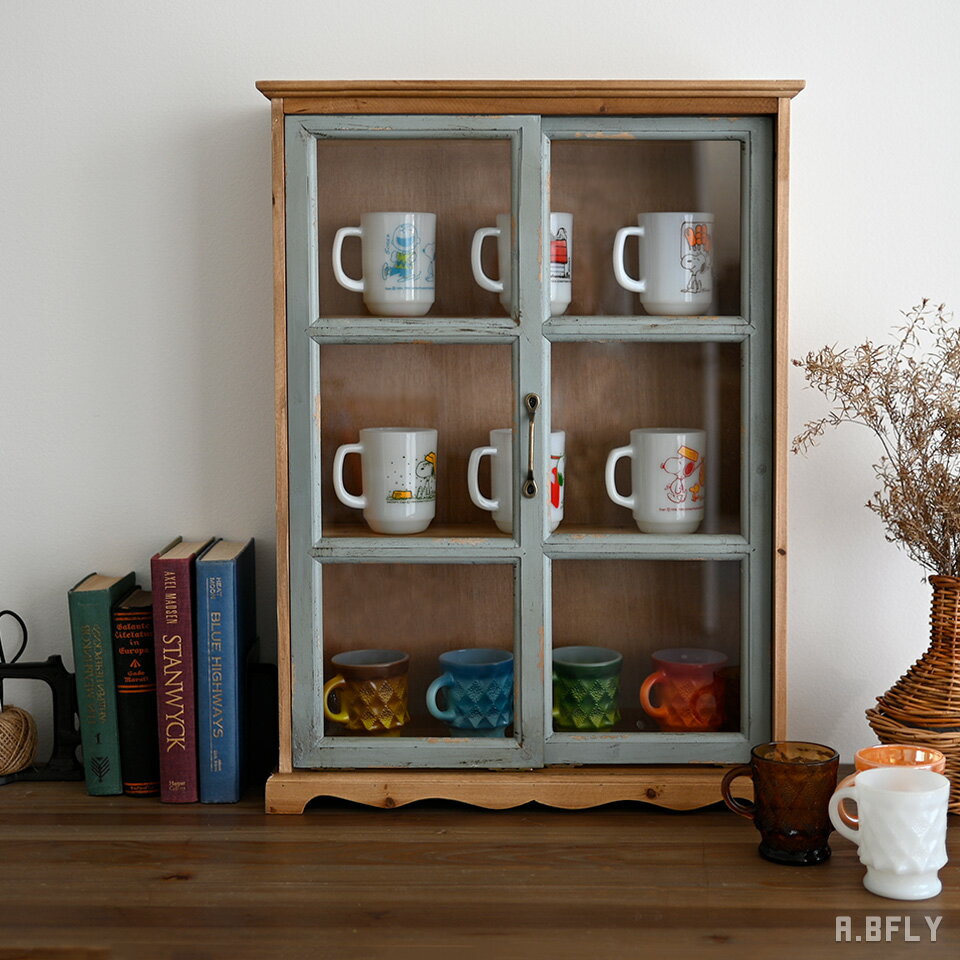 樂天商城 - ガラスキャビネット 壁掛け 完成品 3段 引き戸 木製 ガラス扉 アンティーク レトロ ヴィンテージ ディスプレイケース 飾り棚 ウォールキャビネット スリム 薄型 天然木 食器棚 フィギュア収納 おしゃれ