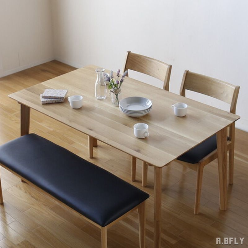 天然木ホワイトオーク無垢材をふんだんに使用し、スッキリとしたデザインに仕上げたダイニングテーブル。 無垢材を活かし、しっかりと天然木を感じられるスリムな天板の軽やかなテーブルです。 脚取付の簡単な組立品でのお届けとなります。 素材 【材質】...