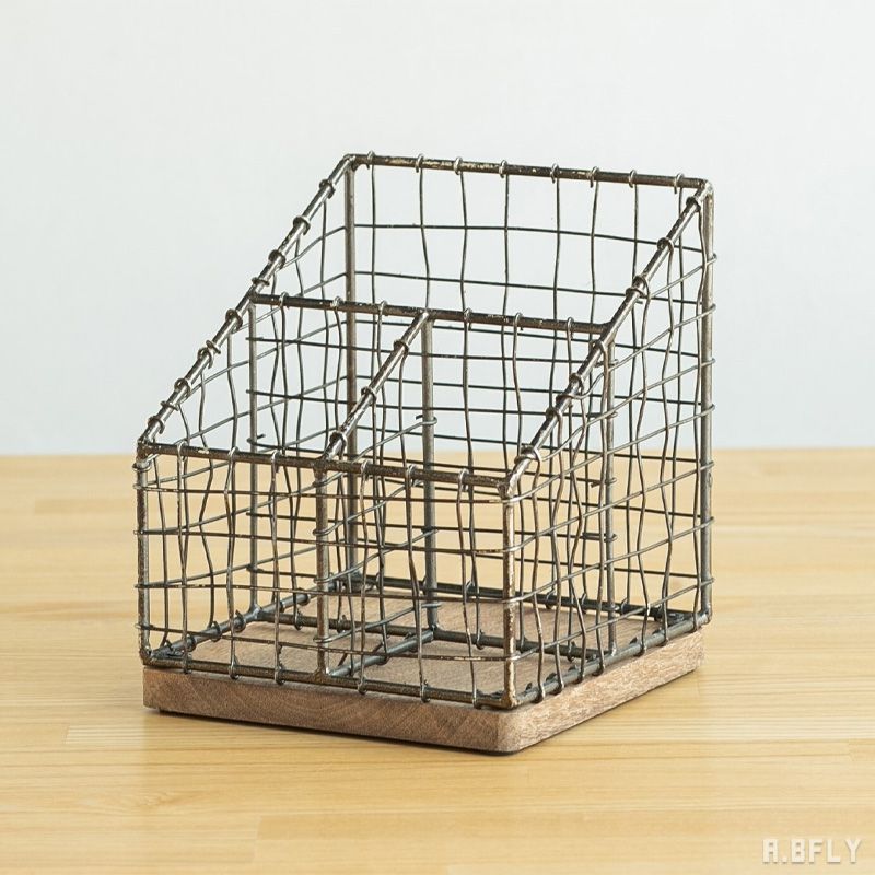 卓上収納 リモコンホルダー 卓上整理 デスク周り デスク上 整理整頓 文具 コンパクト デザイン 雑貨 お洒落 ワイヤーラック アンティーク ヴィンテージ加工 まとめて収納 スッキリ 文房具収納 ハンドメイド ホルダー 実用性