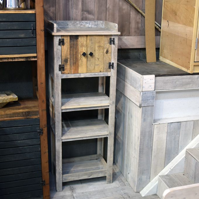 【最大6,000円クーポン配布中】カップボード ダイニングボード 上扉付きカップボード 3段シェルフ キッチン収納 ダイニング ホワイトウォッシュ ナチュラル シャビー家具 古木製 リサイクルウッド アンティーク家具 アンティーク雑貨 北欧風 レトロ モダン マリンのサムネイル