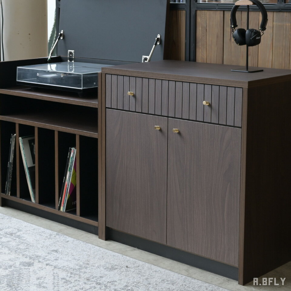 樂天商城 - 【日本製 / 完成品】キャビネット 扉収納 引き出し付き 幅70 奥行44 高さ75 可動棚 6cmピッチ 真鍮ツマミ ブラック内装 木目調 ブラウン 収納棚 リビングボード サイドボード 書斎 玄関 寝室 省スペース ヴィンテージ モダン