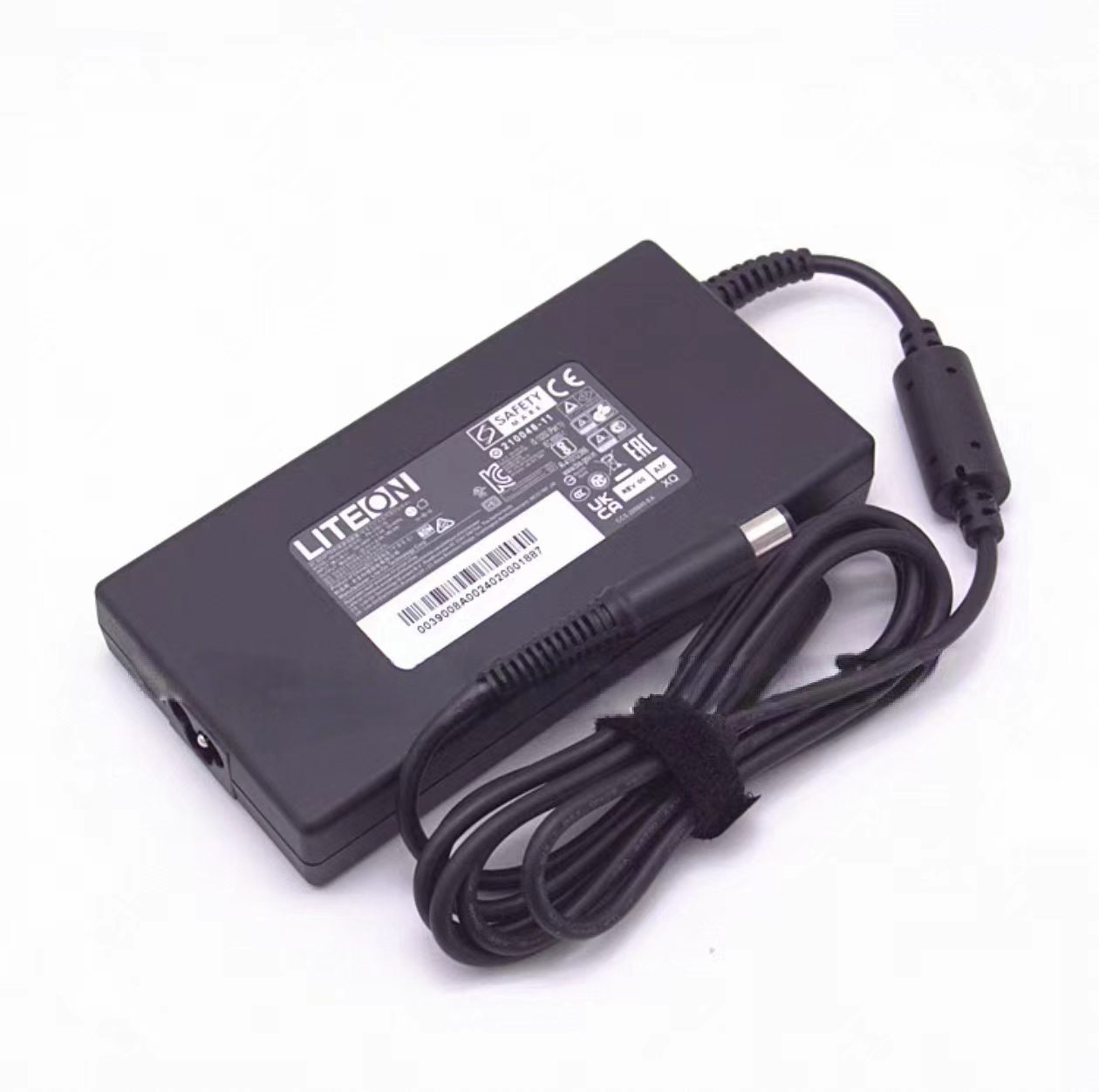 商品詳細 型番(指定不可) PA-1181-76 入力 電圧100V-240V 50/60Hz 出力 20V9A 180W コネクタ 7.4mm*5.0mm 対応機種 HASEE LITEON 付属品 PSE規格電源ケーブル 保証 1年間の製品保証（お渡し日より） ご注意 ※出荷前は動作確認済みます。 ※メーカーの製品更新により、生産ロットが、標識若干違う場合があります。 ※元箱や取説、品質保証カードなど付属されていない簡易包装の商品でございます。 ※在庫状況によって商品を配送しますので、型番の指定はできかねます。 生産国 CHINA商品詳細 型番(指定不可) PA-1181-76 入力 電圧100V-240V 50/60Hz 出力 20V9A 180W コネクタ 7.4mm*5.0mm 対応機種 HASEE LITEON 付属品 PSE規格電源ケーブル 保証 1年間の製品保証（お渡し日より） ご注意 ※出荷前は動作確認済みます。 ※メーカーの製品更新により、生産ロットが、標識若干違う場合があります。 ※元箱や取説、品質保証カードなど付属されていない簡易包装の商品でございます。 ※在庫状況によって商品を配送しますので、型番の指定はできかねます。 生産国 CHINA