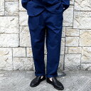 FRANK LEDER(フランクリーダー) 【20 SS】【30】 【smtb-ms】 &nbsp; &nbsp; 　FRANK LEDER(フランク リーダー) /BALTIC BLUE DYED VINTAGE BEDSHEET 2TUCK TROUSERS -BLUE- CONCEPT frank leder(フランクリーダー)が目指しているもの、 それは安定したデザインを提供し、色々な人に共感してもらうこと。 それは着やすいものでなければならないと同時に、興味をそそるものであるべき。 これらは生地、カッティング、そしてサイズなどの基本的な配慮を含め、必要不可欠なこととしている。 重要なことは質の良いウールやリネン、コットンを使用すること。 合成繊維などの生地を使わず、ボタンに関しても全てアンティークのデッドストックや、 時には100年以上前のものを使用することも。 ドイツレザーなどの素材は、コレクションのシンボルになることもあり、とても評判が良いことで知られる。 HISTORY frank leder(フランク・リーダー)氏は1974年ドイツ生まれ。 2000年セントラル・セントマーチン美術大学卒業。 卒業制作のショーにおいて、審査員であったファッション界の巨匠、 アレクサンダー・マックィーンが彼の作品を絶賛したという。 大学院在学に自身のブランド『FRANK LEDER (フランク・リーダー)』のコレクションを発表。 2001年にはイギリスで、ドイチェ・バンク・ピラミツド・アワードを受賞。 1999-2000年までロンドン・ファッション・ウィークに参加し、 2002年活動拠点をベルリンに移して以降、パリ・コレクションに参加している。 2004年よりレディース・ラインをスタート。 2005年より、フローリアン・ホーワスと共にプロジェクト「The Essence」をスタート。 ドイツの背景を基礎とし、明確なコンセプトで人を魅了するデザイナーである。 その他のfrank lederはこちら スタイル FRANKLEDERより、バルチックブルーベッドリネントラウザーが入荷致しました。今期より新色のバルチックブルーが登場。深みのある色合いと洗いによる経年変化をお楽しみ頂けるパンツです。フロントにはタックが入っており、股上が広く、ゆったりとした穿き心地です。裾に向かってテーパードされており、横からのシルエットが綺麗な仕上がりとなっております。 実寸 XS： S： 参考にされてください。 ※商品の加工などにより採寸に多少の誤差が生じる場合が御座います。 素材 COTTON 100% 展開色 BLUE 生産国 Made in Germany モデル 身長：176cm 体重66kg 着用サイズ：S 着用感&nbsp; 身長176cm 体重66kgのスタッフでサイズSを着用。 取り扱い店舗 acoustics stylus 熊本店 096-354-4484 備考欄 ※商品の加工等によりサイズの計測に多少誤差がある場合がございます。あらかじめご了承くださいませ。 ※モニターの発色の具合によって実際のものと色が異なる場合がございます。