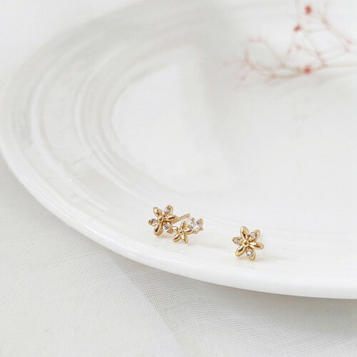 樂天商城 - 小さなピアス ゴールド 花 フラワー ニッケルフリー 彼女 女性 誕生日 プレゼント ギフト クリスマス