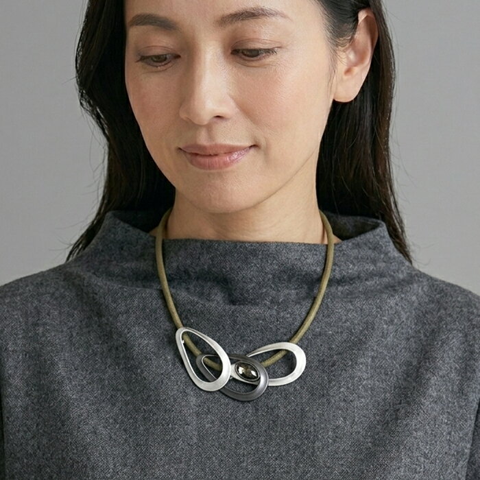 樂天商城 - 大ぶりモチーフネックレス レディース 上品 個性派 ビッグパーツ 大人カジュアル 存在感 軽量 アクセサリー ギフトにも最適