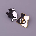 ブローチ ネコ カップル 黒猫 白猫 ゴールド ジャケット スーツ レディース