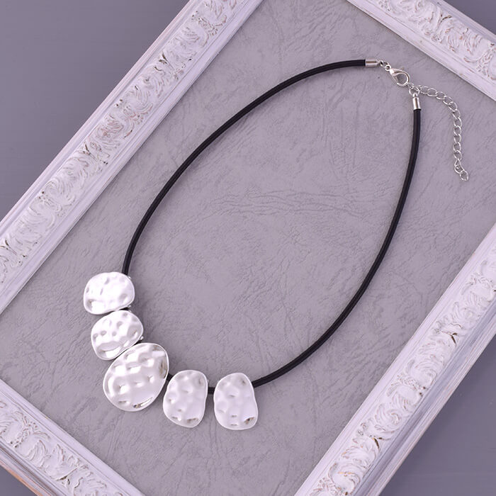 樂天商城 - メタルパーツネックレス ファッションジュエリー ハンマーテクスチャ 楕円プレート レディスアクセサリー