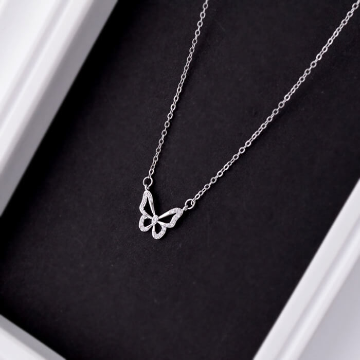樂天商城 - 【本日限定20％OFFクーポン】バタフライモチーフ ネックレス ラインストーン 中抜き 韓国インスデザイン レディスアクセサリー ジュエリー