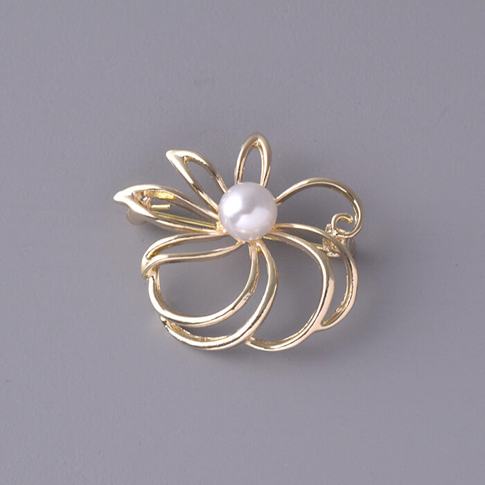 ブローチ 中抜きフラワー 花 ゴールド パール コサージュ 結婚式 卒業式 卒園式 入学式 入園式 スーツ ジャケット