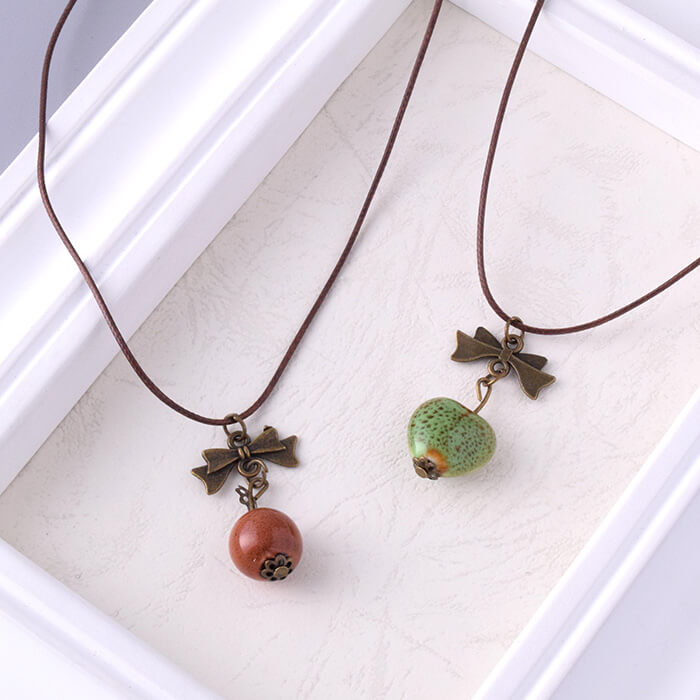 樂天商城 - 陶磁器チャーム×アンティークリボンネックレス｜りんご・丸玉 2色展開 レディース アクセサリー