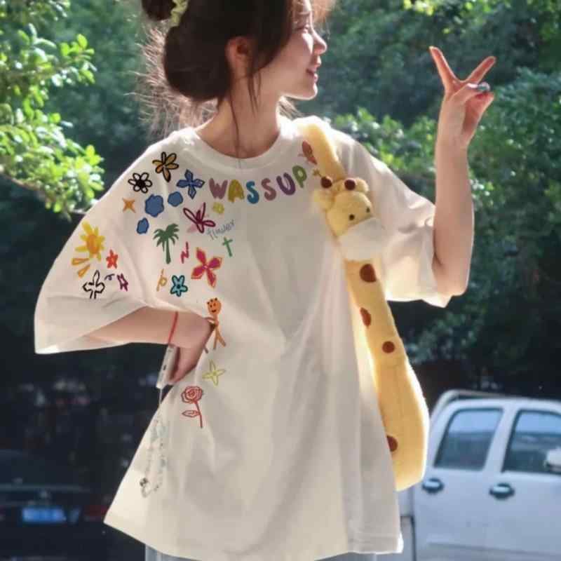 Rakuten - Tシャツ レディース 半袖 グラフィティ柄 ゆったり ビッグシルエット キャンパス風 学生スタイル かわいい 韓国 アメリカンインスパイア 春夏 普段使い 通学用