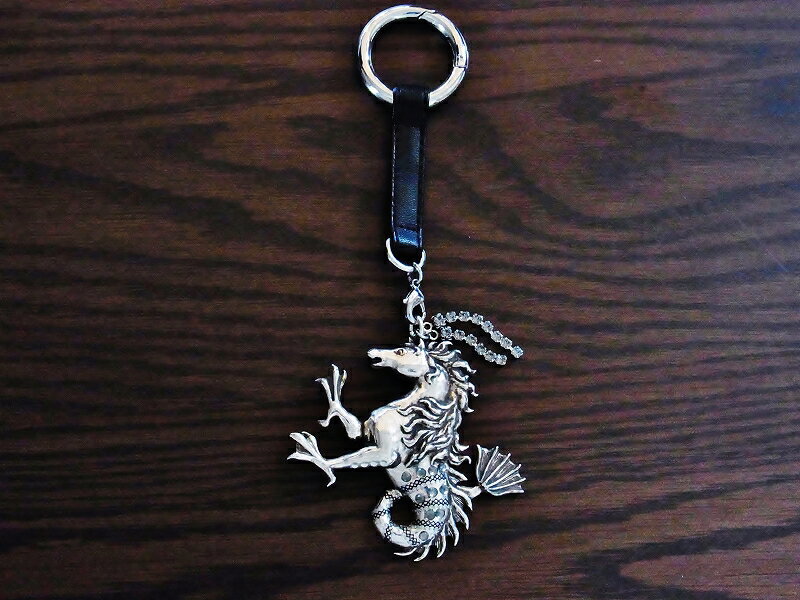 海馬トップ　シルバー925　シルバー　トップ　海馬　獣　珍獣　キーホルダー　チャーム　アンティーク風　レトロ　オリジナル　個性的　カッコイイ　ファンタジー　神話　ゆめかわ　神話　魔法道具　異世界　 3カラー　お買い物マラソン