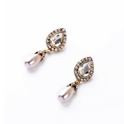 営業日昼12時まで当日発送！ ドロップ さがり デザイン パール ビジュー ピアス ビジューピアス レディース 女子会 結婚式 お呼ばれ パーティー パーティ パール さがり 大きい バレンタイン格安通販　バレンタイン　人気　ランキング